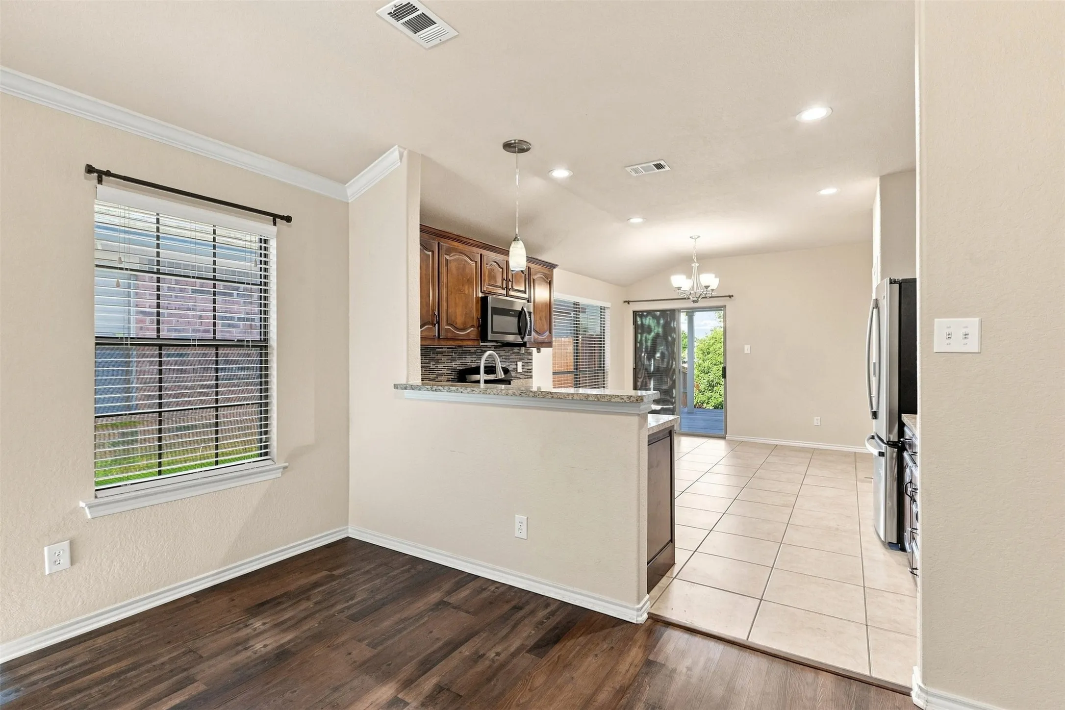 Single Family Residence For Rent in Tarrant County , 5412 Austin Ridge Drive, Fort Worth, Texas 76179, 3 Bedroom, 2 Bathroom, 2 Garage spaces, 1,400 Sqft, built in 2008, mls#21374525, Real Estate Agent in Fort Worth, Homes For Rent in Tarrant county, Homes For Rent in Fort Worth, Realtor in Fort Worth Texas, Real Estate Brokerage Independent Realty Texas, Luminita Cordes Realtor