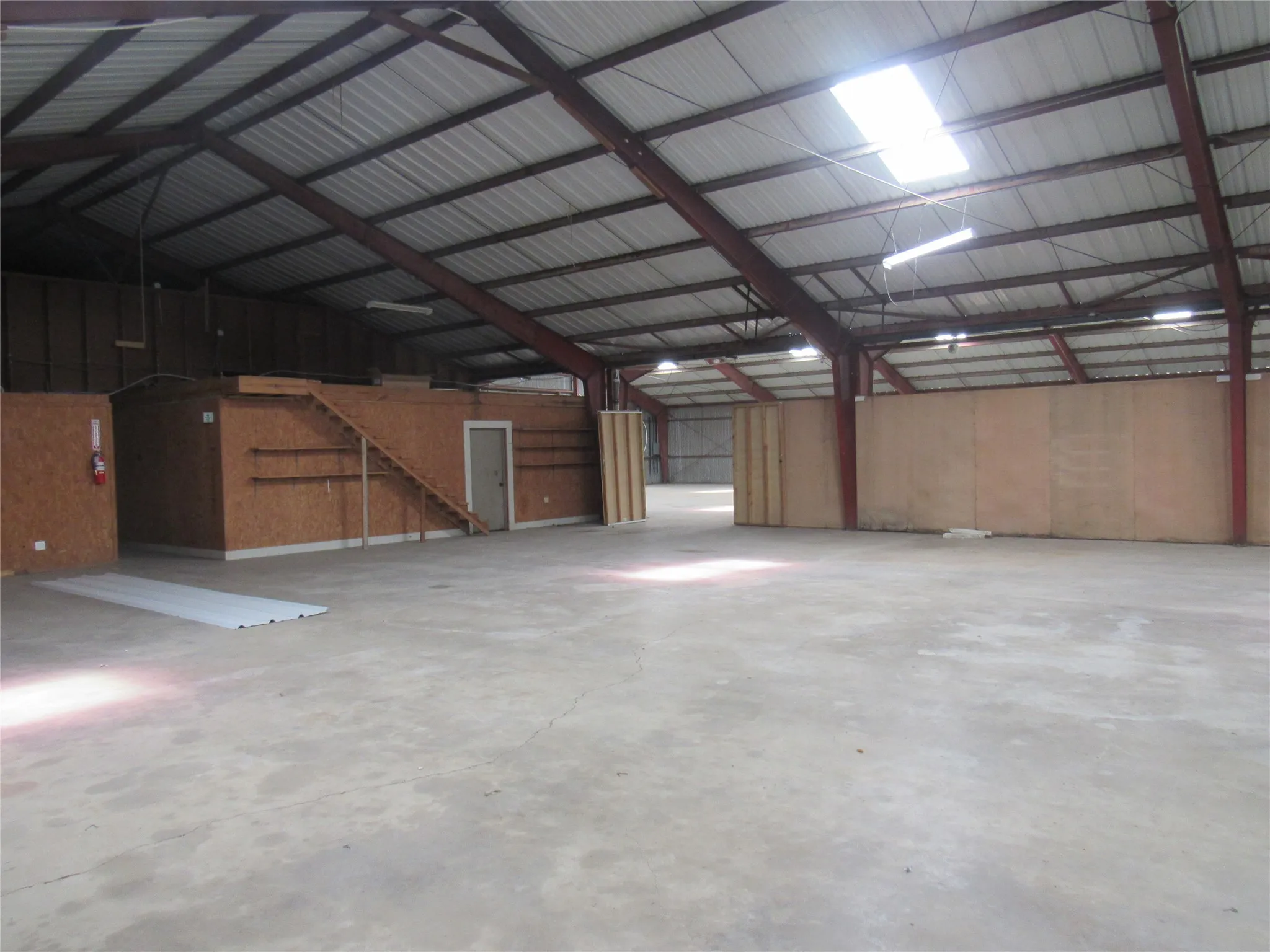 Warehouse For Rent in Grayson County , 1715 N Grand Avenue, Sherman, Texas 75090, 0, 0, Garage spaces, 0 Sqft, built in 1956, mls#21371832, Real Estate Agent in Sherman, Homes For Rent in Grayson county, Homes For Rent in Sherman, Realtor in Sherman Texas, Real Estate Brokerage Independent Realty Texas, Luminita Cordes Realtor