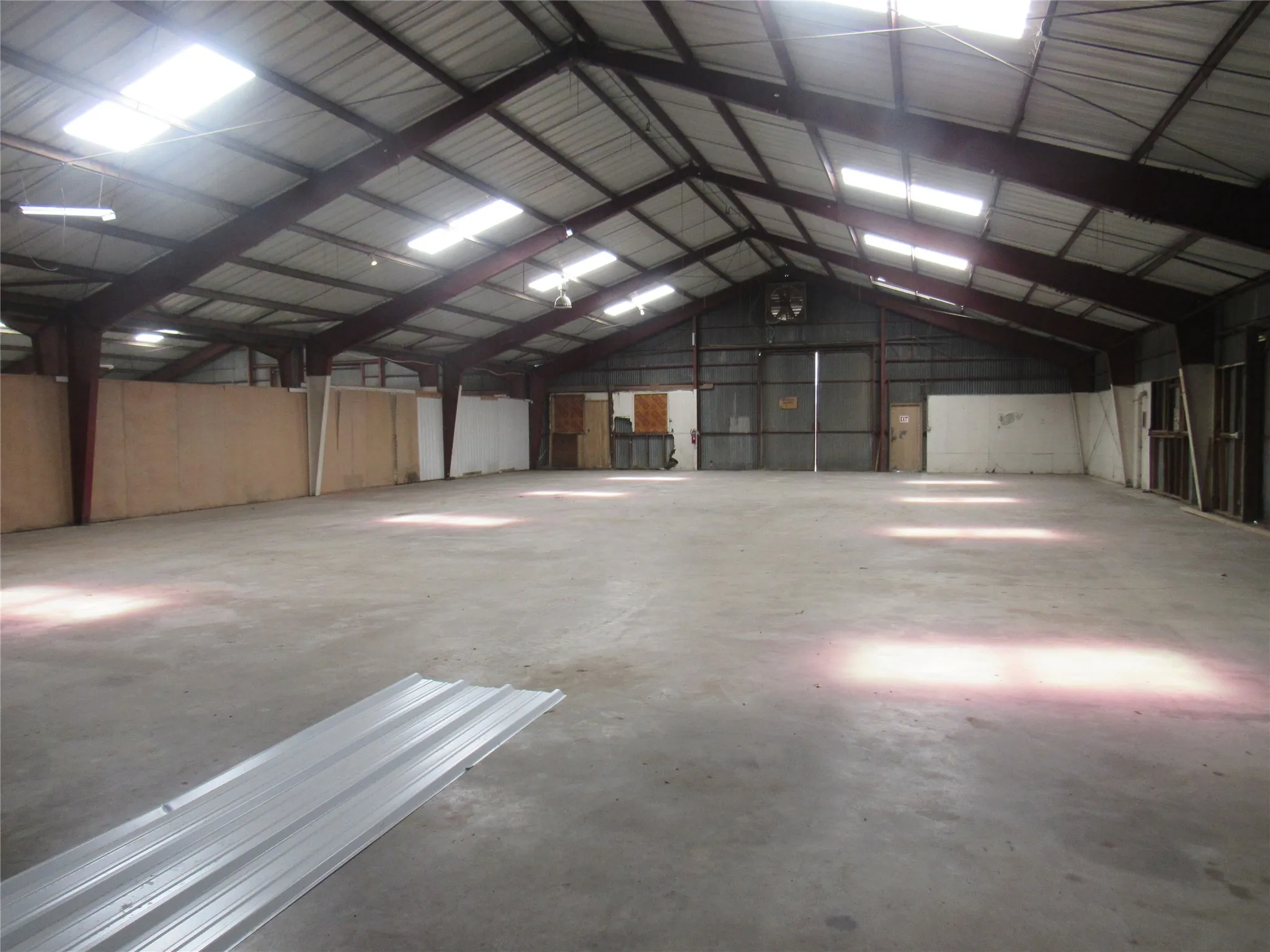 Warehouse For Rent in Grayson County , 1715 N Grand Avenue, Sherman, Texas 75090, 0, 0, Garage spaces, 0 Sqft, built in 1956, mls#21371832, Real Estate Agent in Sherman, Homes For Rent in Grayson county, Homes For Rent in Sherman, Realtor in Sherman Texas, Real Estate Brokerage Independent Realty Texas, Luminita Cordes Realtor