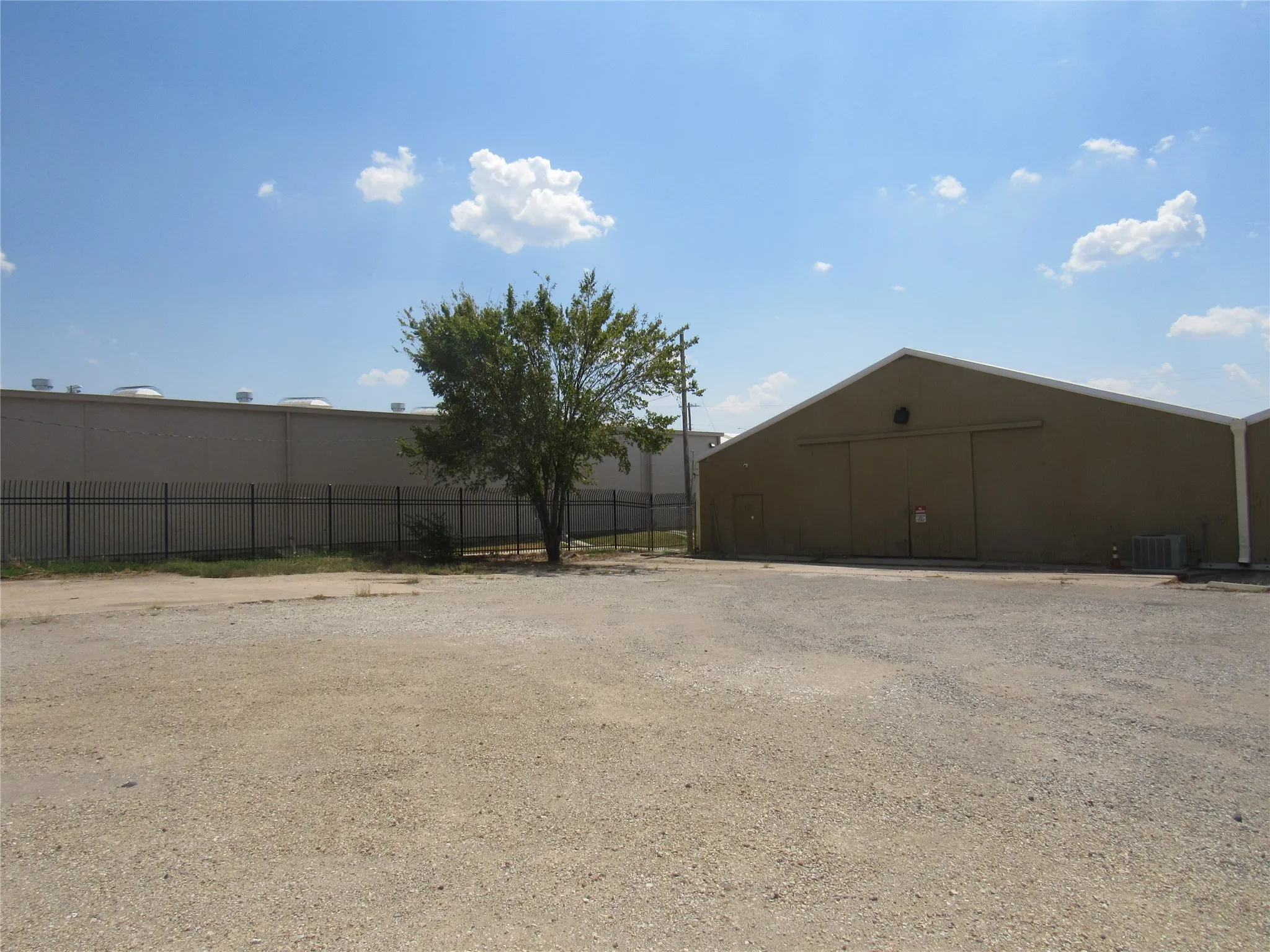 Warehouse For Rent in Grayson County , 1715 N Grand Avenue, Sherman, Texas 75090, 0, 0, Garage spaces, 0 Sqft, built in 1956, mls#21371832, Real Estate Agent in Sherman, Homes For Rent in Grayson county, Homes For Rent in Sherman, Realtor in Sherman Texas, Real Estate Brokerage Independent Realty Texas, Luminita Cordes Realtor