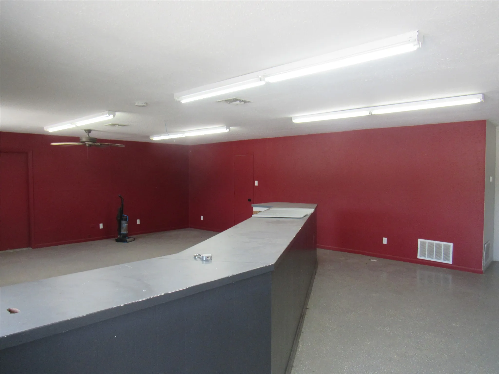 Warehouse For Rent in Grayson County , 1715 N Grand Avenue, Sherman, Texas 75090, 0, 0, Garage spaces, 0 Sqft, built in 1956, mls#21371832, Real Estate Agent in Sherman, Homes For Rent in Grayson county, Homes For Rent in Sherman, Realtor in Sherman Texas, Real Estate Brokerage Independent Realty Texas, Luminita Cordes Realtor