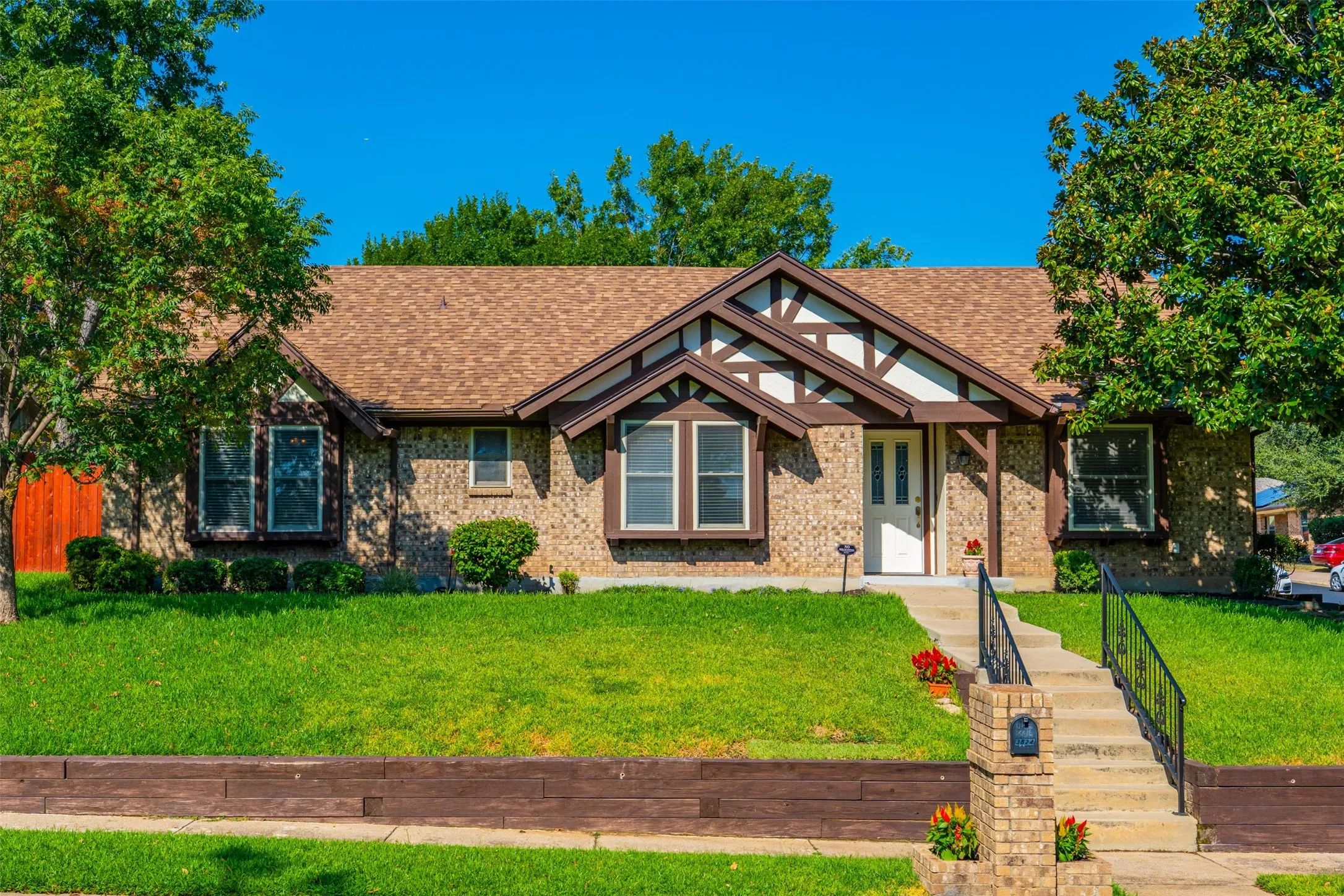 Single Family Residence For Sale in Tarrant County , 3824 Fox Hollow Drive, Bedford, Texas 76021, 3 Bedroom, 2 Bathroom, 2 Garage spaces, 1,720 Sqft, built in 1978, mls#21374290, Real Estate Agent in Bedford, Homes For Sale in Tarrant county, Homes For Sale in Bedford, Realtor in Bedford Texas, Real Estate Brokerage Independent Realty Texas, Luminita Cordes Realtor