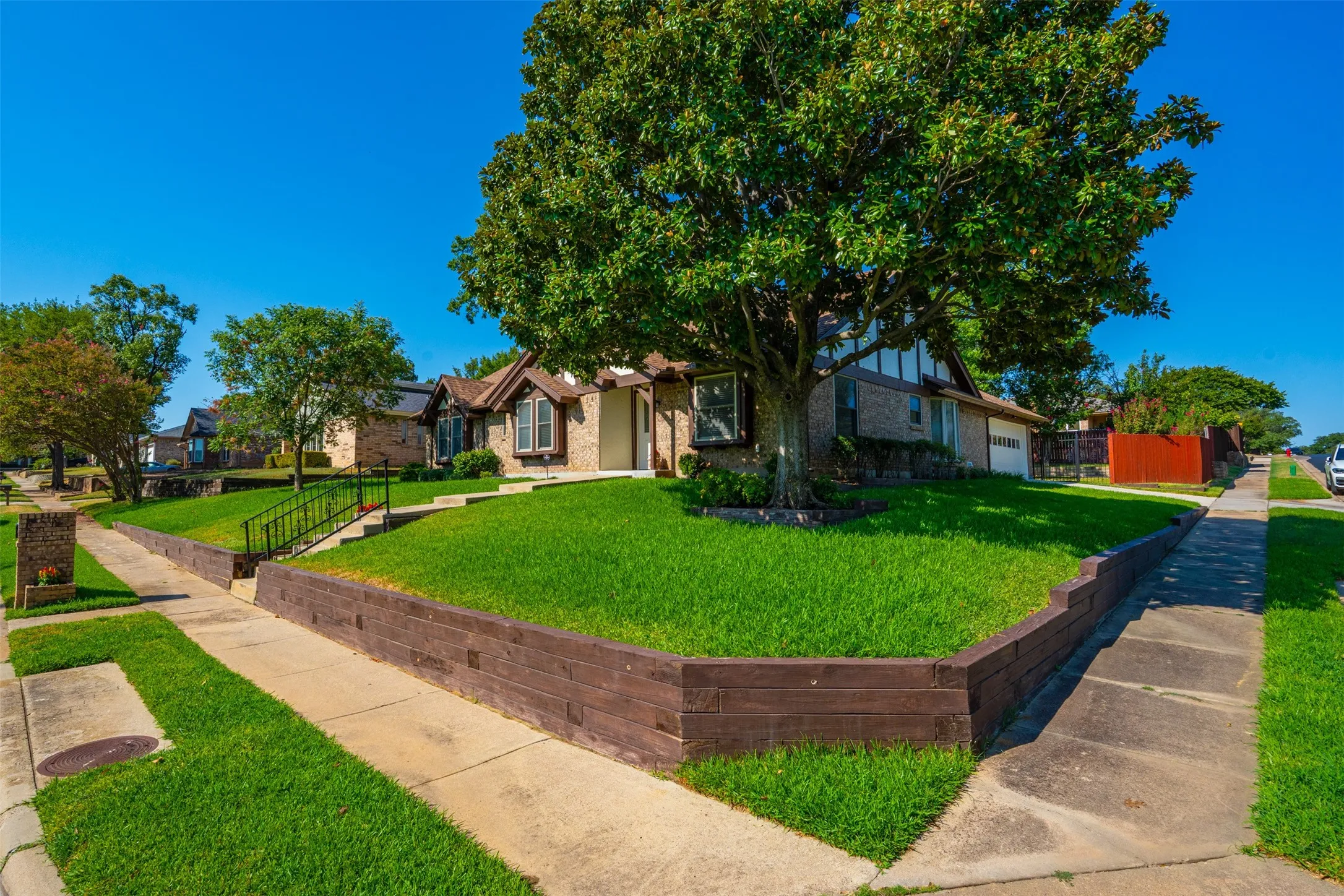 Single Family Residence For Sale in Tarrant County , 3824 Fox Hollow Drive, Bedford, Texas 76021, 3 Bedroom, 2 Bathroom, 2 Garage spaces, 1,720 Sqft, built in 1978, mls#21374290, Real Estate Agent in Bedford, Homes For Sale in Tarrant county, Homes For Sale in Bedford, Realtor in Bedford Texas, Real Estate Brokerage Independent Realty Texas, Luminita Cordes Realtor