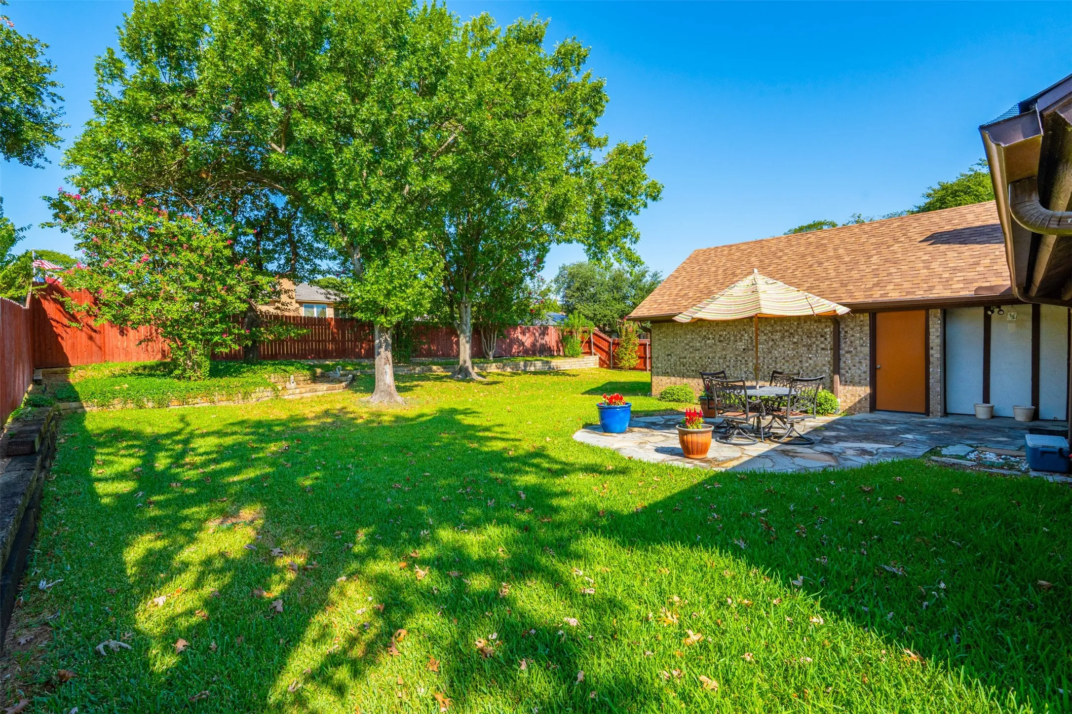 Single Family Residence For Sale in Tarrant County , 3824 Fox Hollow Drive, Bedford, Texas 76021, 3 Bedroom, 2 Bathroom, 2 Garage spaces, 1,720 Sqft, built in 1978, mls#21374290, Real Estate Agent in Bedford, Homes For Sale in Tarrant county, Homes For Sale in Bedford, Realtor in Bedford Texas, Real Estate Brokerage Independent Realty Texas, Luminita Cordes Realtor