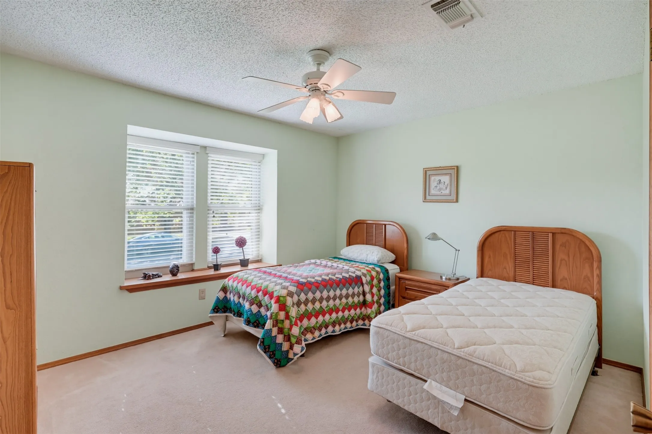 Single Family Residence For Sale in Tarrant County , 3824 Fox Hollow Drive, Bedford, Texas 76021, 3 Bedroom, 2 Bathroom, 2 Garage spaces, 1,720 Sqft, built in 1978, mls#21374290, Real Estate Agent in Bedford, Homes For Sale in Tarrant county, Homes For Sale in Bedford, Realtor in Bedford Texas, Real Estate Brokerage Independent Realty Texas, Luminita Cordes Realtor