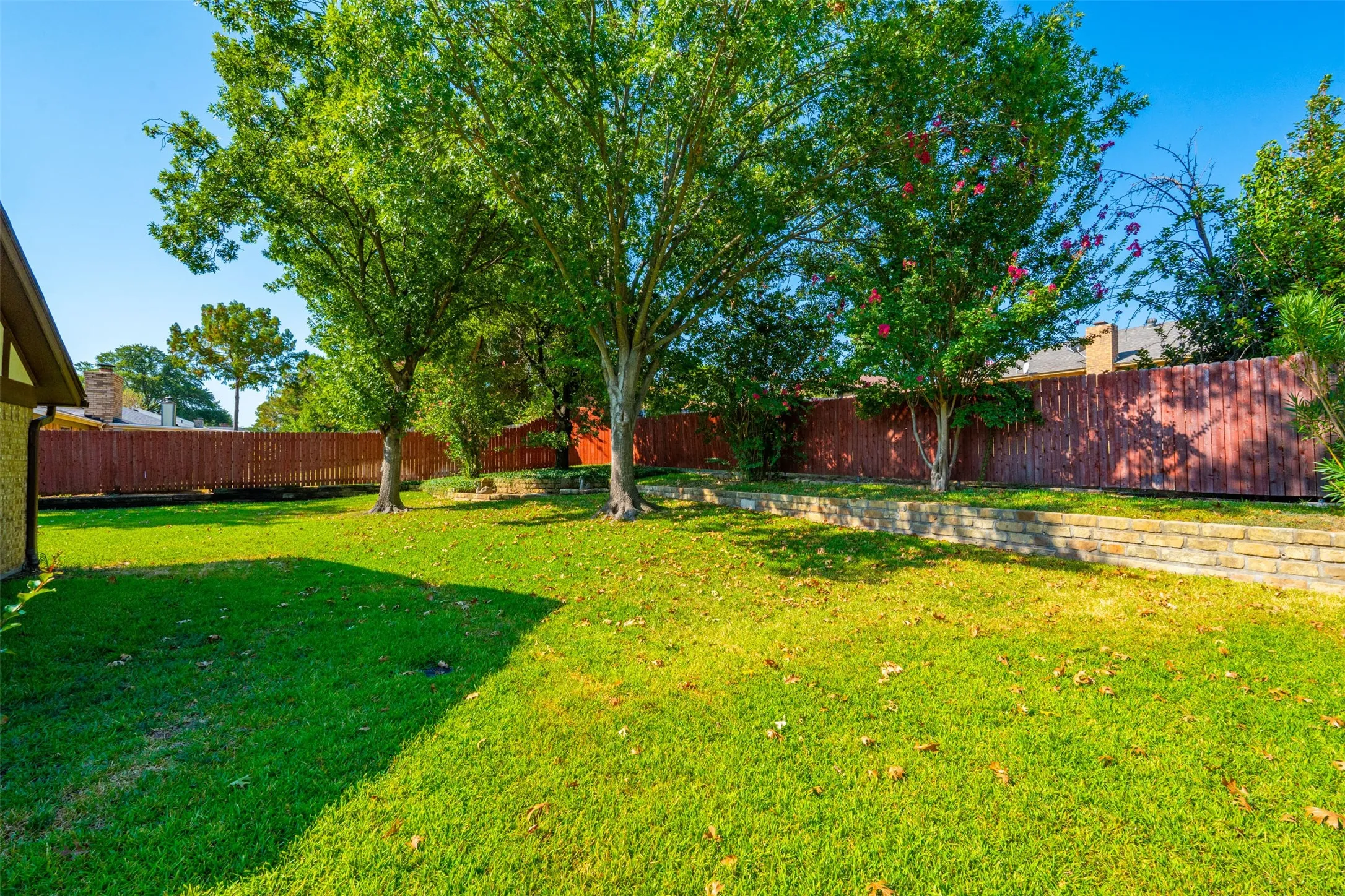 Single Family Residence For Sale in Tarrant County , 3824 Fox Hollow Drive, Bedford, Texas 76021, 3 Bedroom, 2 Bathroom, 2 Garage spaces, 1,720 Sqft, built in 1978, mls#21374290, Real Estate Agent in Bedford, Homes For Sale in Tarrant county, Homes For Sale in Bedford, Realtor in Bedford Texas, Real Estate Brokerage Independent Realty Texas, Luminita Cordes Realtor