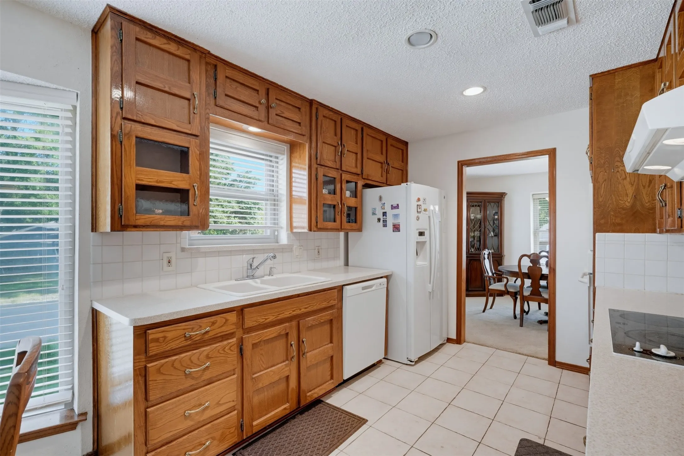 Single Family Residence For Sale in Tarrant County , 3824 Fox Hollow Drive, Bedford, Texas 76021, 3 Bedroom, 2 Bathroom, 2 Garage spaces, 1,720 Sqft, built in 1978, mls#21374290, Real Estate Agent in Bedford, Homes For Sale in Tarrant county, Homes For Sale in Bedford, Realtor in Bedford Texas, Real Estate Brokerage Independent Realty Texas, Luminita Cordes Realtor