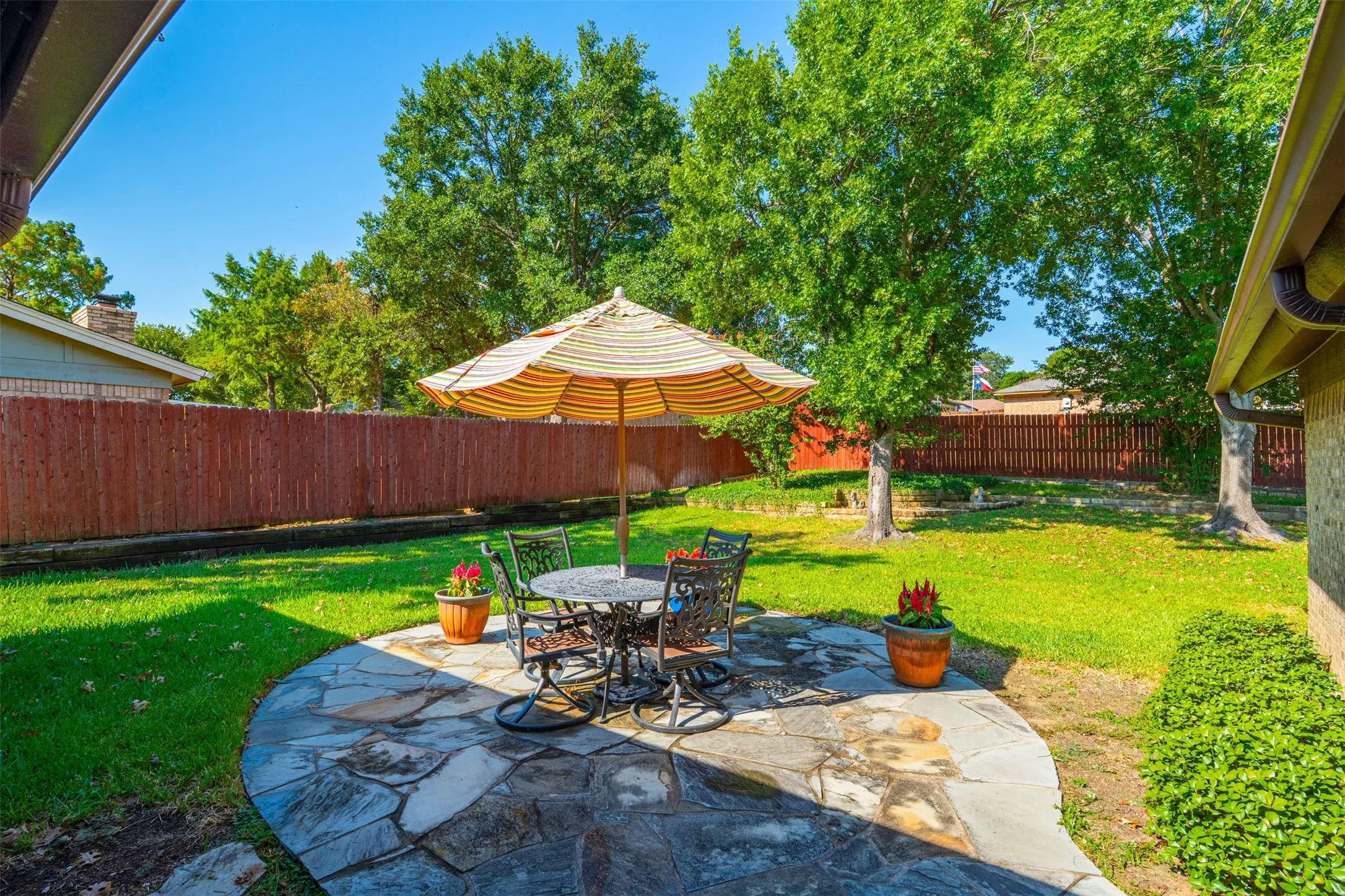 Single Family Residence For Sale in Tarrant County , 3824 Fox Hollow Drive, Bedford, Texas 76021, 3 Bedroom, 2 Bathroom, 2 Garage spaces, 1,720 Sqft, built in 1978, mls#21374290, Real Estate Agent in Bedford, Homes For Sale in Tarrant county, Homes For Sale in Bedford, Realtor in Bedford Texas, Real Estate Brokerage Independent Realty Texas, Luminita Cordes Realtor