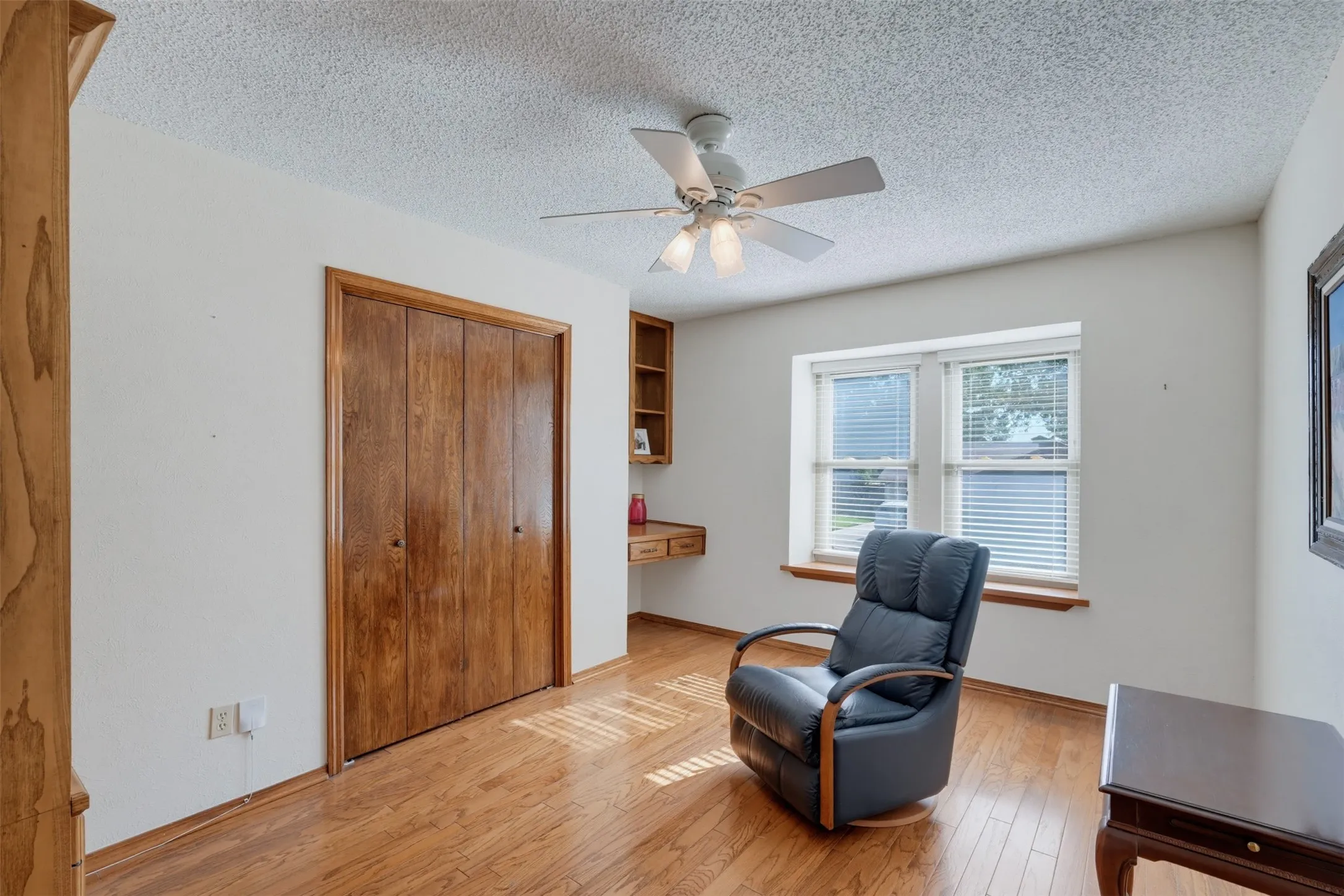 Single Family Residence For Sale in Tarrant County , 3824 Fox Hollow Drive, Bedford, Texas 76021, 3 Bedroom, 2 Bathroom, 2 Garage spaces, 1,720 Sqft, built in 1978, mls#21374290, Real Estate Agent in Bedford, Homes For Sale in Tarrant county, Homes For Sale in Bedford, Realtor in Bedford Texas, Real Estate Brokerage Independent Realty Texas, Luminita Cordes Realtor