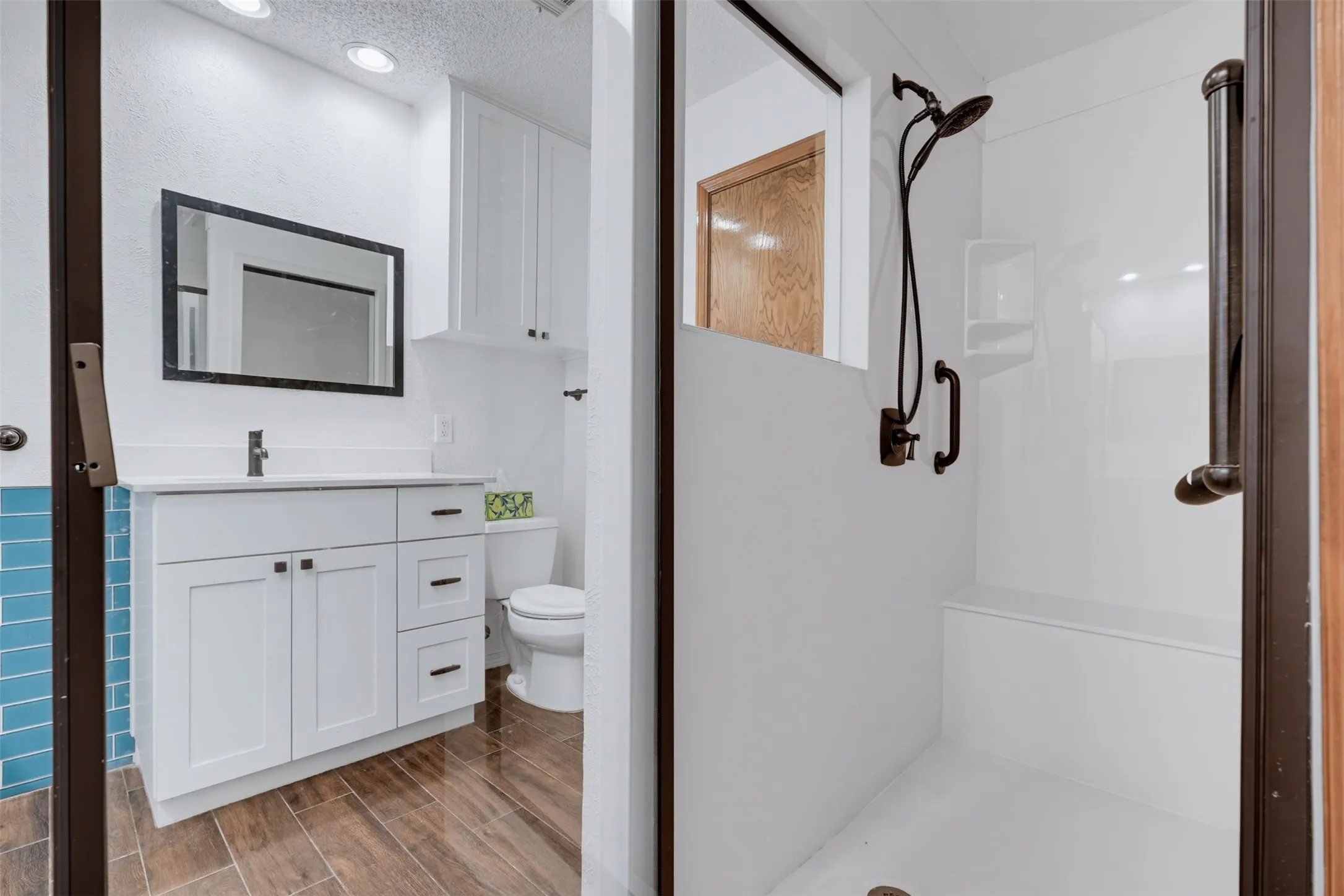Single Family Residence For Sale in Tarrant County , 3824 Fox Hollow Drive, Bedford, Texas 76021, 3 Bedroom, 2 Bathroom, 2 Garage spaces, 1,720 Sqft, built in 1978, mls#21374290, Real Estate Agent in Bedford, Homes For Sale in Tarrant county, Homes For Sale in Bedford, Realtor in Bedford Texas, Real Estate Brokerage Independent Realty Texas, Luminita Cordes Realtor