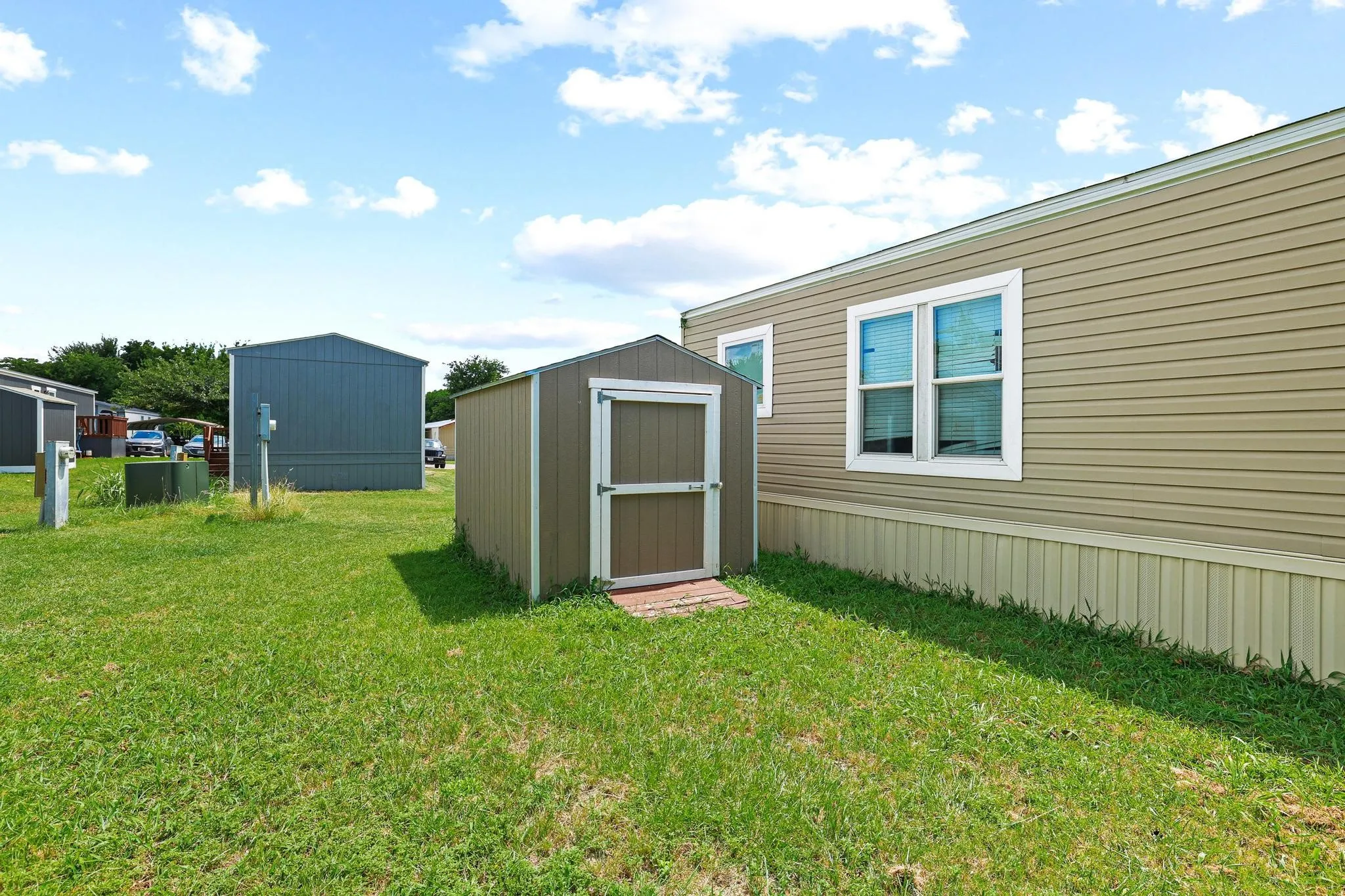 Manufactured Home For Sale in Grayson County , 132 Knollwood Drive, Sherman, Texas 75092, 3 Bedroom, 2 Bathroom, Garage spaces, 1,216 Sqft, built in 2018, mls#21374477, Real Estate Agent in Sherman, Homes For Sale in Grayson county, Homes For Sale in Sherman, Realtor in Sherman Texas, Real Estate Brokerage Independent Realty Texas, Luminita Cordes Realtor