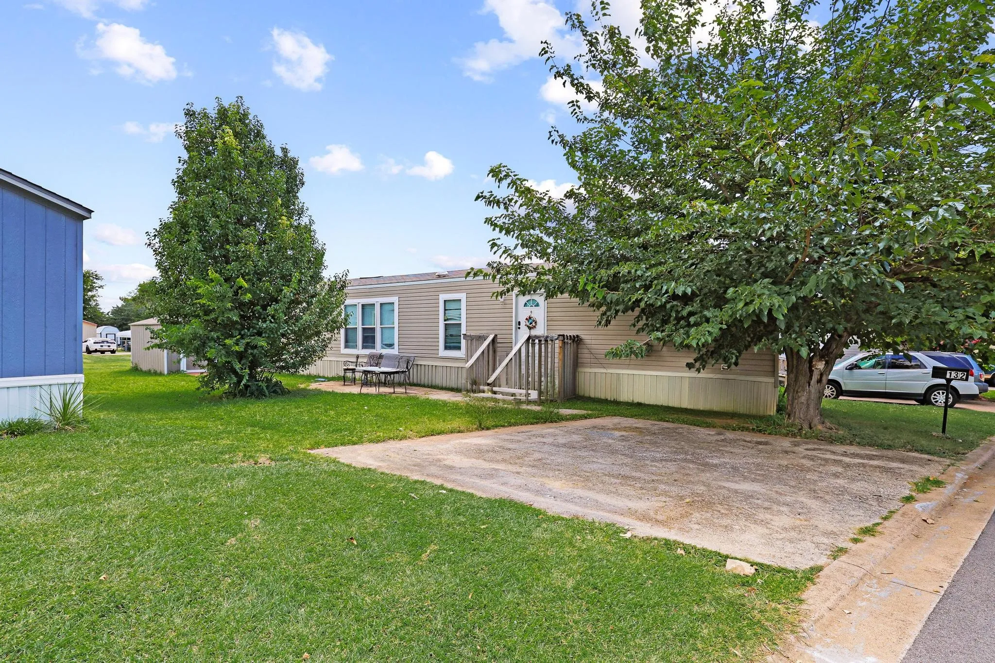 Manufactured Home For Sale in Grayson County , 132 Knollwood Drive, Sherman, Texas 75092, 3 Bedroom, 2 Bathroom, Garage spaces, 1,216 Sqft, built in 2018, mls#21374477, Real Estate Agent in Sherman, Homes For Sale in Grayson county, Homes For Sale in Sherman, Realtor in Sherman Texas, Real Estate Brokerage Independent Realty Texas, Luminita Cordes Realtor