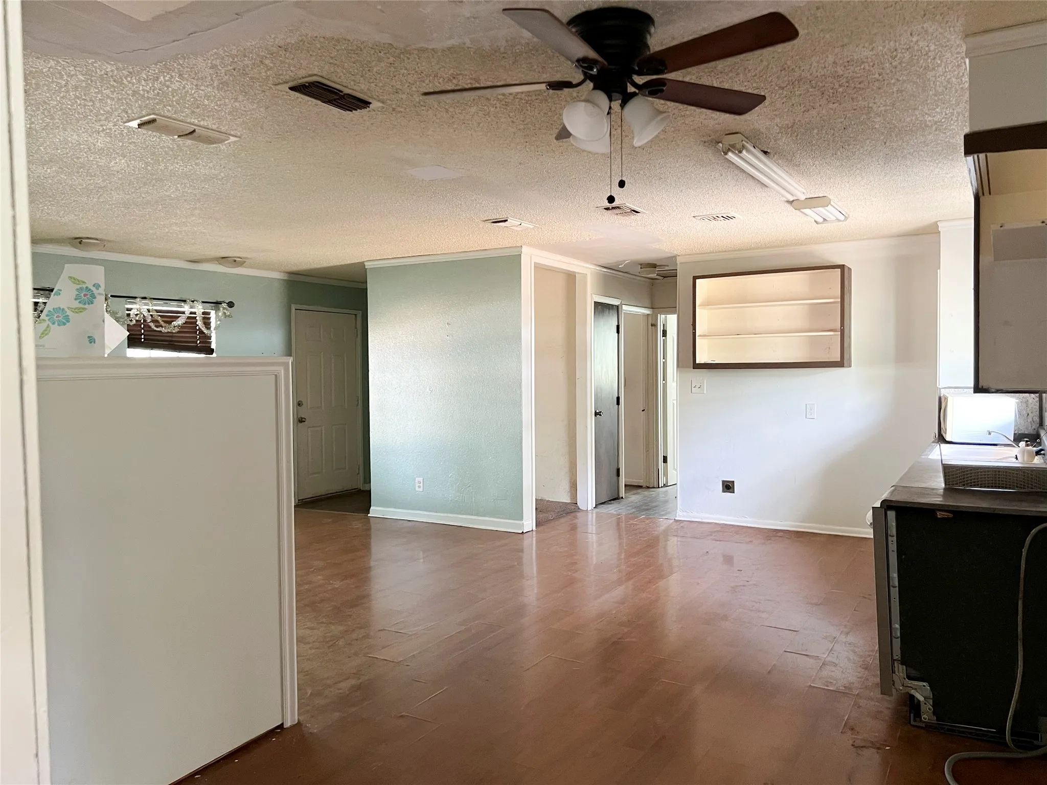 Single Family Residence For Sale in Wichita County , 4306 Barnett Drive, Wichita Falls, Texas 76308, 3 Bedroom, 1 Bathroom, 1 Garage spaces, 998 Sqft, built in 1965, mls#21374536, Real Estate Agent in Wichita Falls, Homes For Sale in Wichita county, Homes For Sale in Wichita Falls, Realtor in Wichita Falls Texas, Real Estate Brokerage Independent Realty Texas, Luminita Cordes Realtor