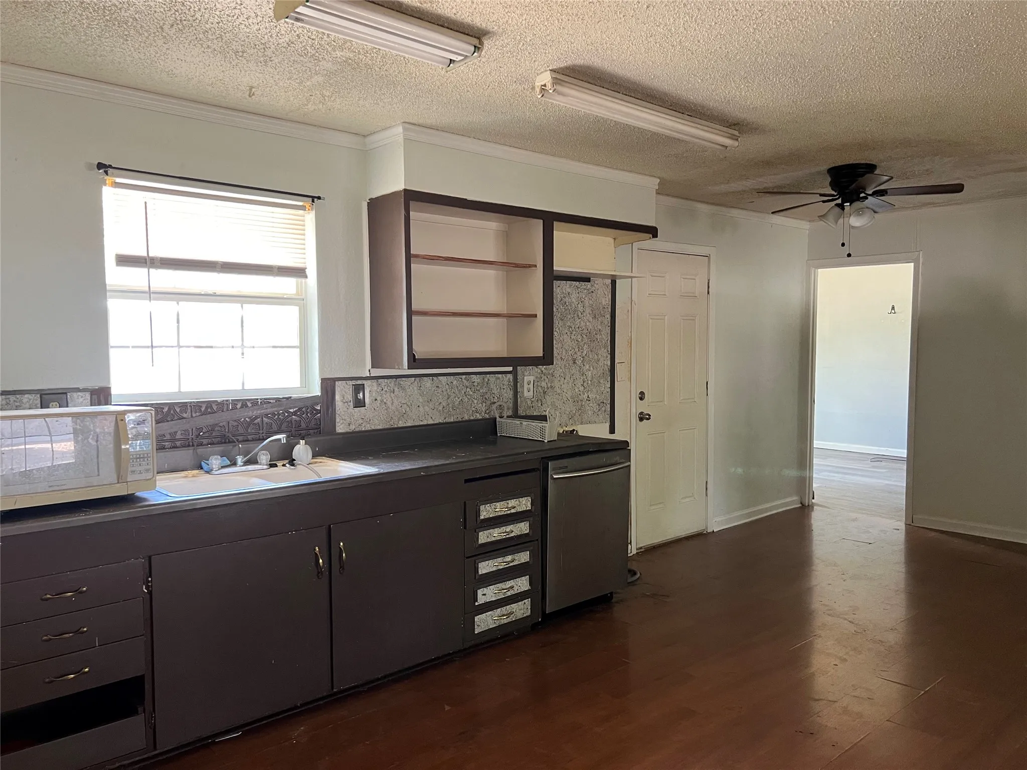 Single Family Residence For Sale in Wichita County , 4306 Barnett Drive, Wichita Falls, Texas 76308, 3 Bedroom, 1 Bathroom, 1 Garage spaces, 998 Sqft, built in 1965, mls#21374536, Real Estate Agent in Wichita Falls, Homes For Sale in Wichita county, Homes For Sale in Wichita Falls, Realtor in Wichita Falls Texas, Real Estate Brokerage Independent Realty Texas, Luminita Cordes Realtor
