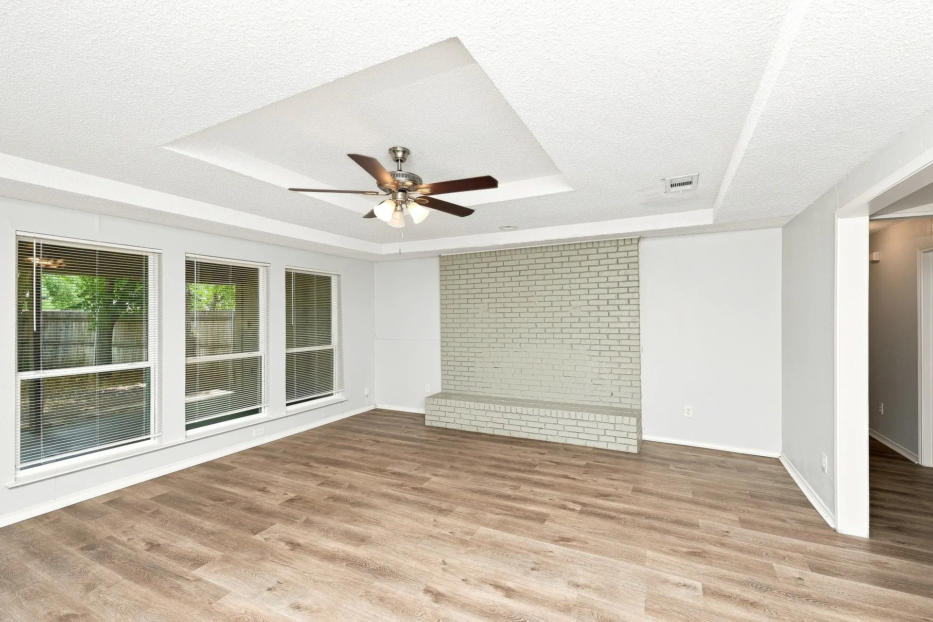 Single Family Residence For Rent in Dallas County , 422 Ash Lane, Lancaster, Texas 75146, 3 Bedroom, 2 Bathroom, Garage spaces, 1,651 Sqft, built in 1982, mls#21374545, Real Estate Agent in Lancaster, Homes For Rent in Dallas county, Homes For Rent in Lancaster, Realtor in Lancaster Texas, Real Estate Brokerage Independent Realty Texas, Luminita Cordes Realtor