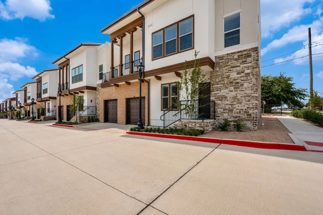 Townhouse For Rent in Tarrant County , 5885 Calmont Avenue 8105, Fort Worth, Texas 76107, 2 Bedroom, 3 Bathroom, 2 Garage spaces, 1,780 Sqft, built in 2024, mls#21374549, Real Estate Agent in Fort Worth, Homes For Rent in Tarrant county, Homes For Rent in Fort Worth, Realtor in Fort Worth Texas, Real Estate Brokerage Independent Realty Texas, Luminita Cordes Realtor
