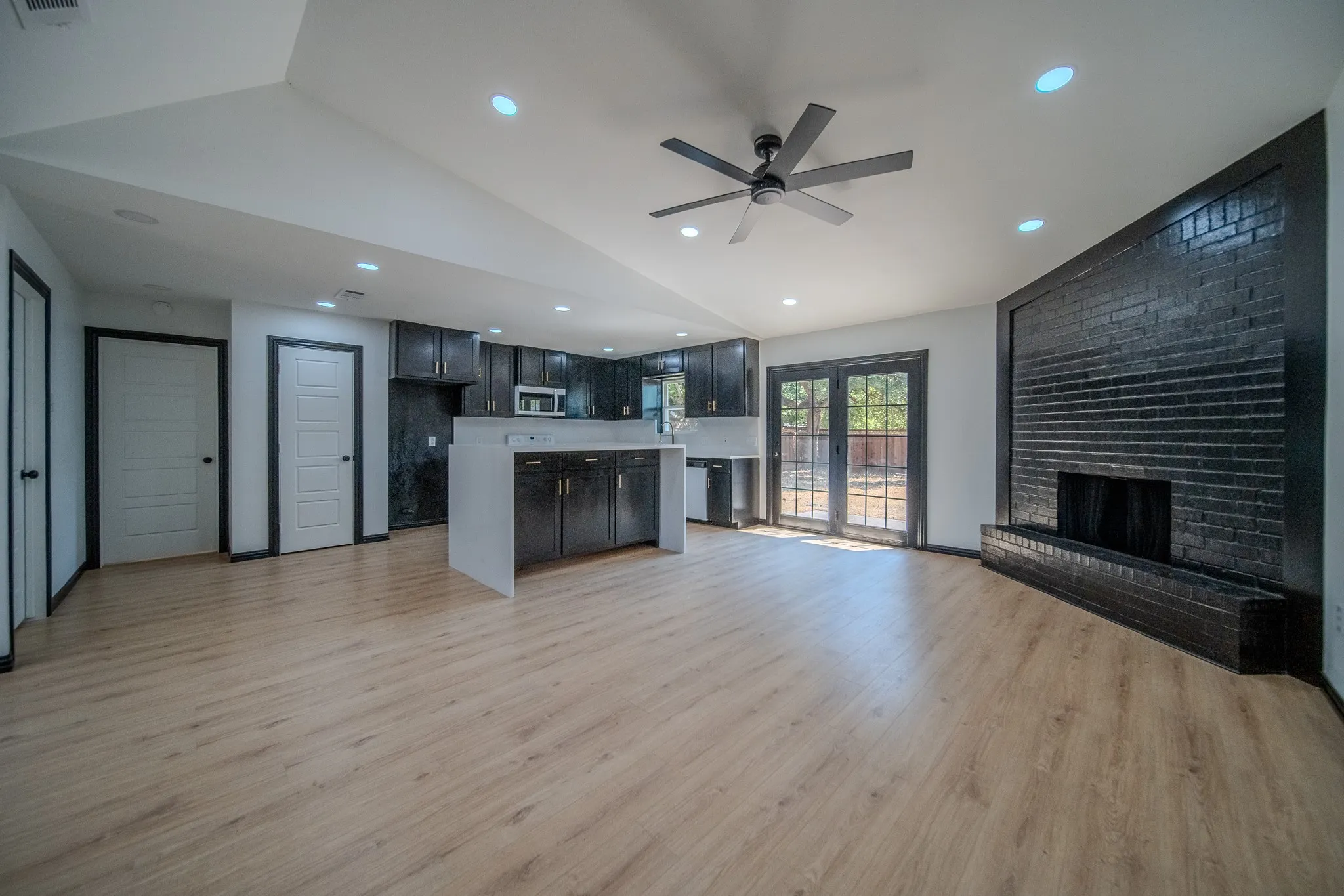 Single Family Residence For Sale in Dallas County , 238 Prairie Vista Drive, Dallas, Texas 75217, 3 Bedroom, 2 Bathroom, 2 Garage spaces, 1,440 Sqft, built in 1979, mls#21374523, Real Estate Agent in Dallas, Homes For Sale in Dallas county, Homes For Sale in Dallas, Realtor in Dallas Texas, Real Estate Brokerage Independent Realty Texas, Luminita Cordes Realtor