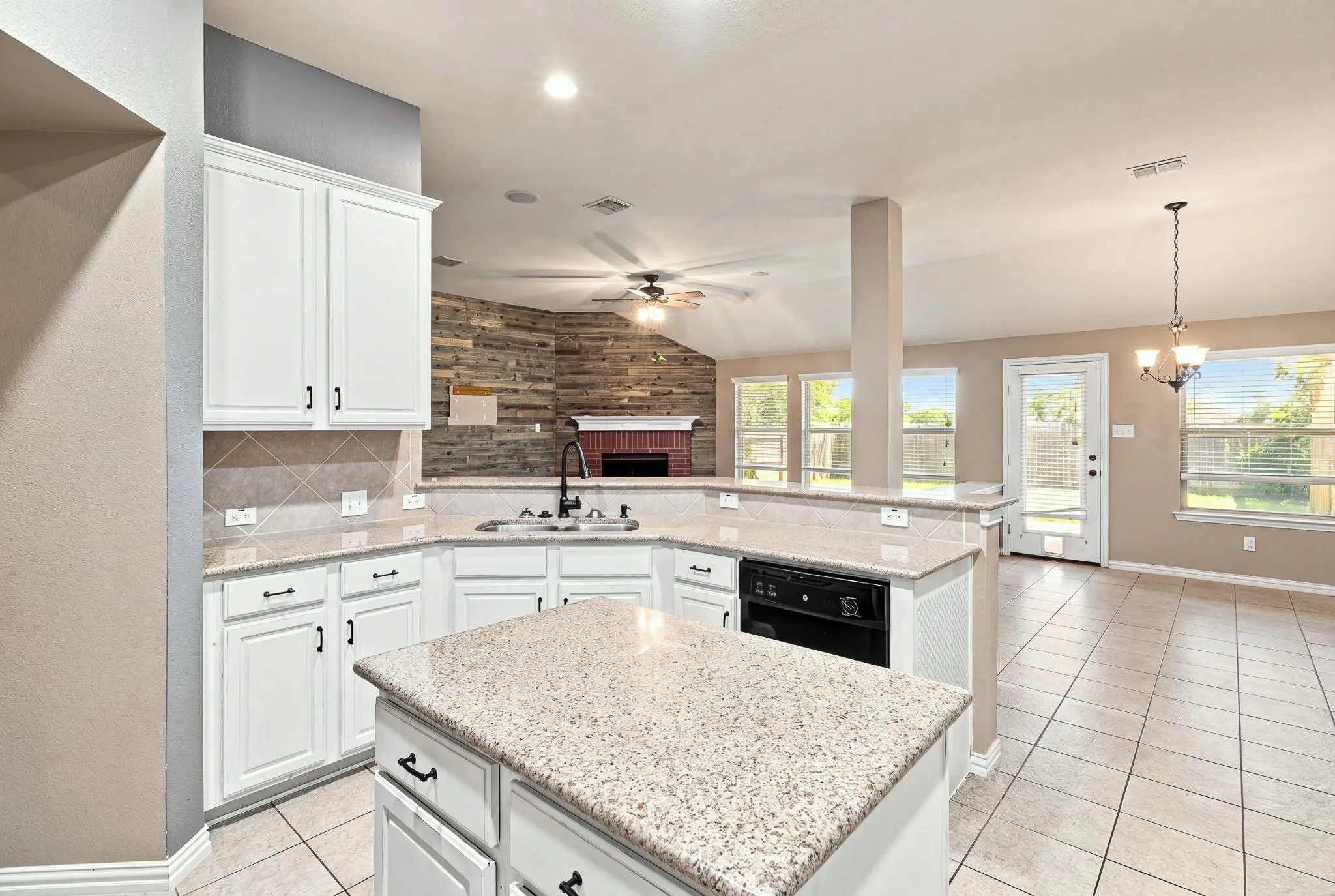 Single Family Residence For Rent in Tarrant County , 1105 Sunland Court, Mansfield, Texas 76063, 4 Bedroom, 2 Bathroom, 2 Garage spaces, 2,384 Sqft, built in 2009, mls#21374553, Real Estate Agent in Mansfield, Homes For Rent in Tarrant county, Homes For Rent in Mansfield, Realtor in Mansfield Texas, Real Estate Brokerage Independent Realty Texas, Luminita Cordes Realtor