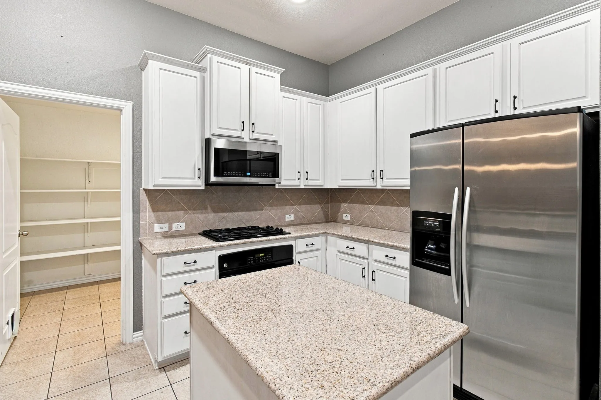 Single Family Residence For Rent in Tarrant County , 1105 Sunland Court, Mansfield, Texas 76063, 4 Bedroom, 2 Bathroom, 2 Garage spaces, 2,384 Sqft, built in 2009, mls#21374553, Real Estate Agent in Mansfield, Homes For Rent in Tarrant county, Homes For Rent in Mansfield, Realtor in Mansfield Texas, Real Estate Brokerage Independent Realty Texas, Luminita Cordes Realtor