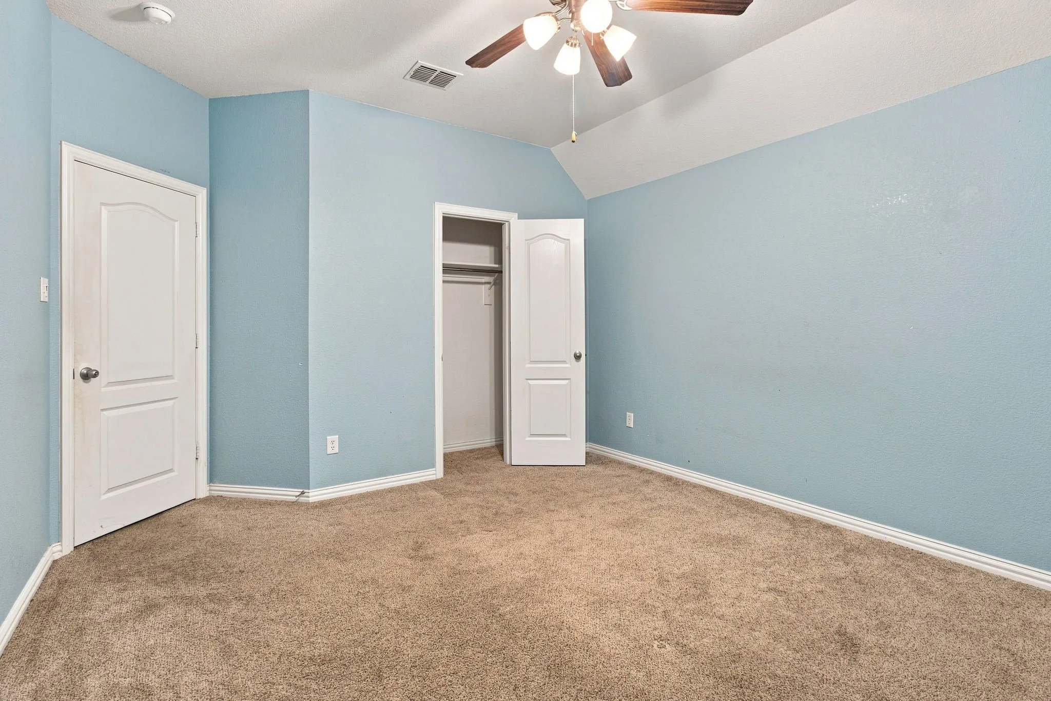 Single Family Residence For Rent in Tarrant County , 1105 Sunland Court, Mansfield, Texas 76063, 4 Bedroom, 2 Bathroom, 2 Garage spaces, 2,384 Sqft, built in 2009, mls#21374553, Real Estate Agent in Mansfield, Homes For Rent in Tarrant county, Homes For Rent in Mansfield, Realtor in Mansfield Texas, Real Estate Brokerage Independent Realty Texas, Luminita Cordes Realtor