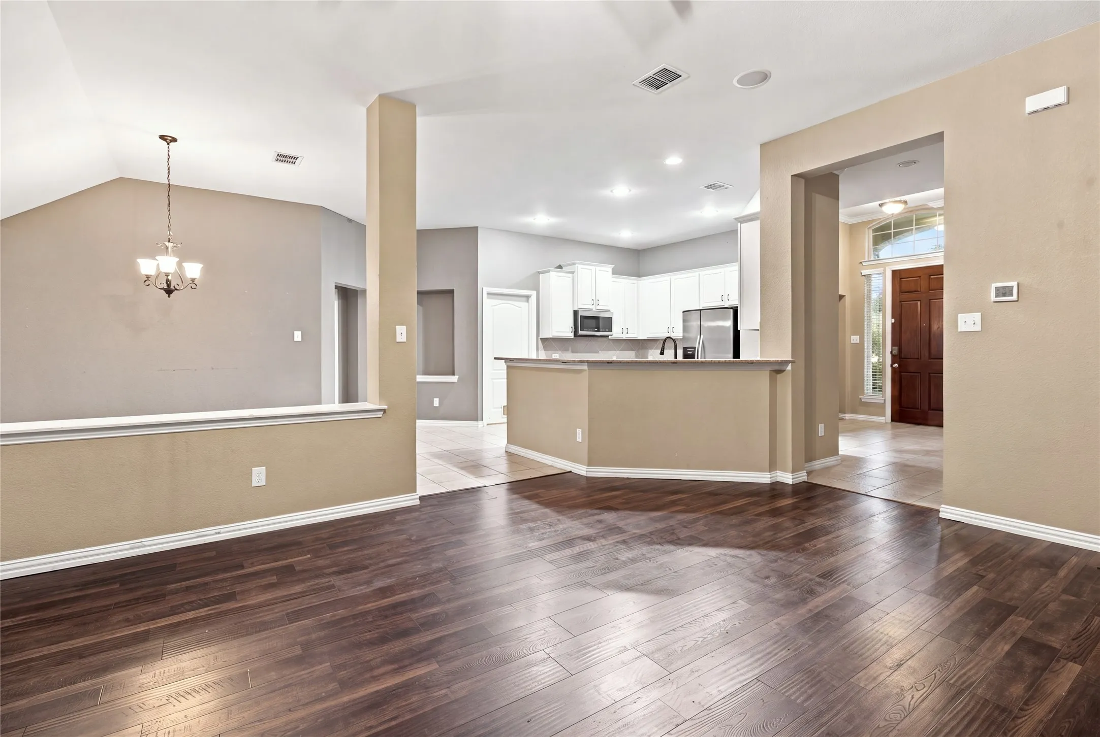 Single Family Residence For Rent in Tarrant County , 1105 Sunland Court, Mansfield, Texas 76063, 4 Bedroom, 2 Bathroom, 2 Garage spaces, 2,384 Sqft, built in 2009, mls#21374553, Real Estate Agent in Mansfield, Homes For Rent in Tarrant county, Homes For Rent in Mansfield, Realtor in Mansfield Texas, Real Estate Brokerage Independent Realty Texas, Luminita Cordes Realtor