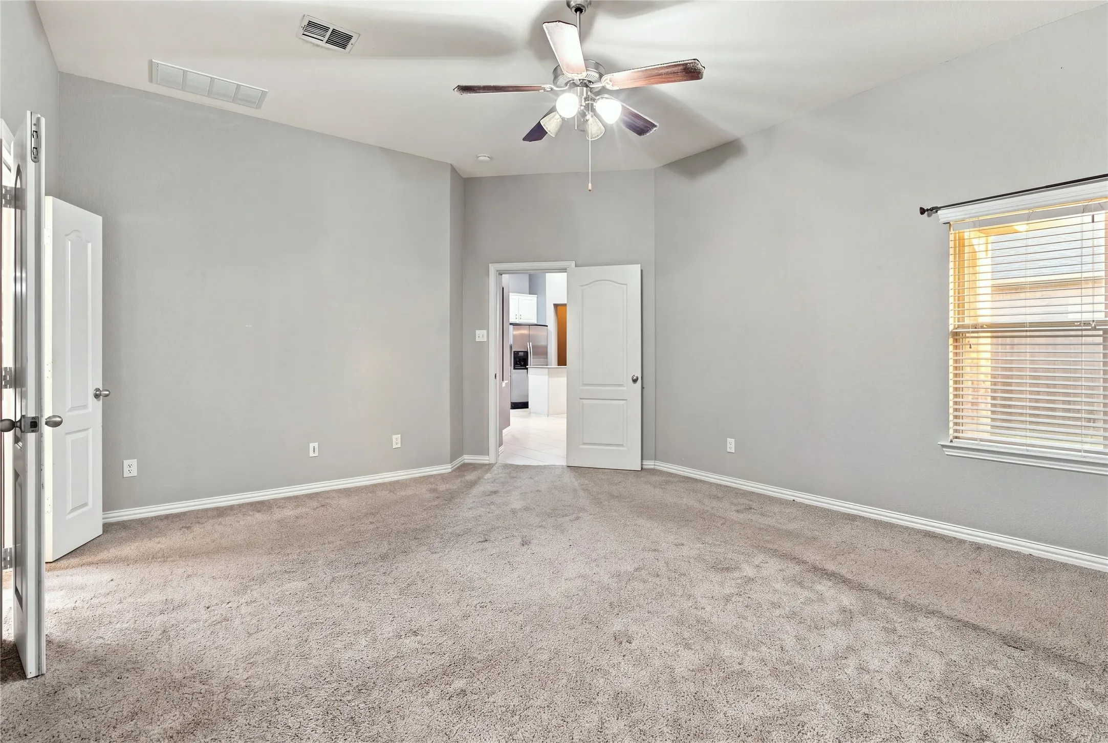 Single Family Residence For Rent in Tarrant County , 1105 Sunland Court, Mansfield, Texas 76063, 4 Bedroom, 2 Bathroom, 2 Garage spaces, 2,384 Sqft, built in 2009, mls#21374553, Real Estate Agent in Mansfield, Homes For Rent in Tarrant county, Homes For Rent in Mansfield, Realtor in Mansfield Texas, Real Estate Brokerage Independent Realty Texas, Luminita Cordes Realtor