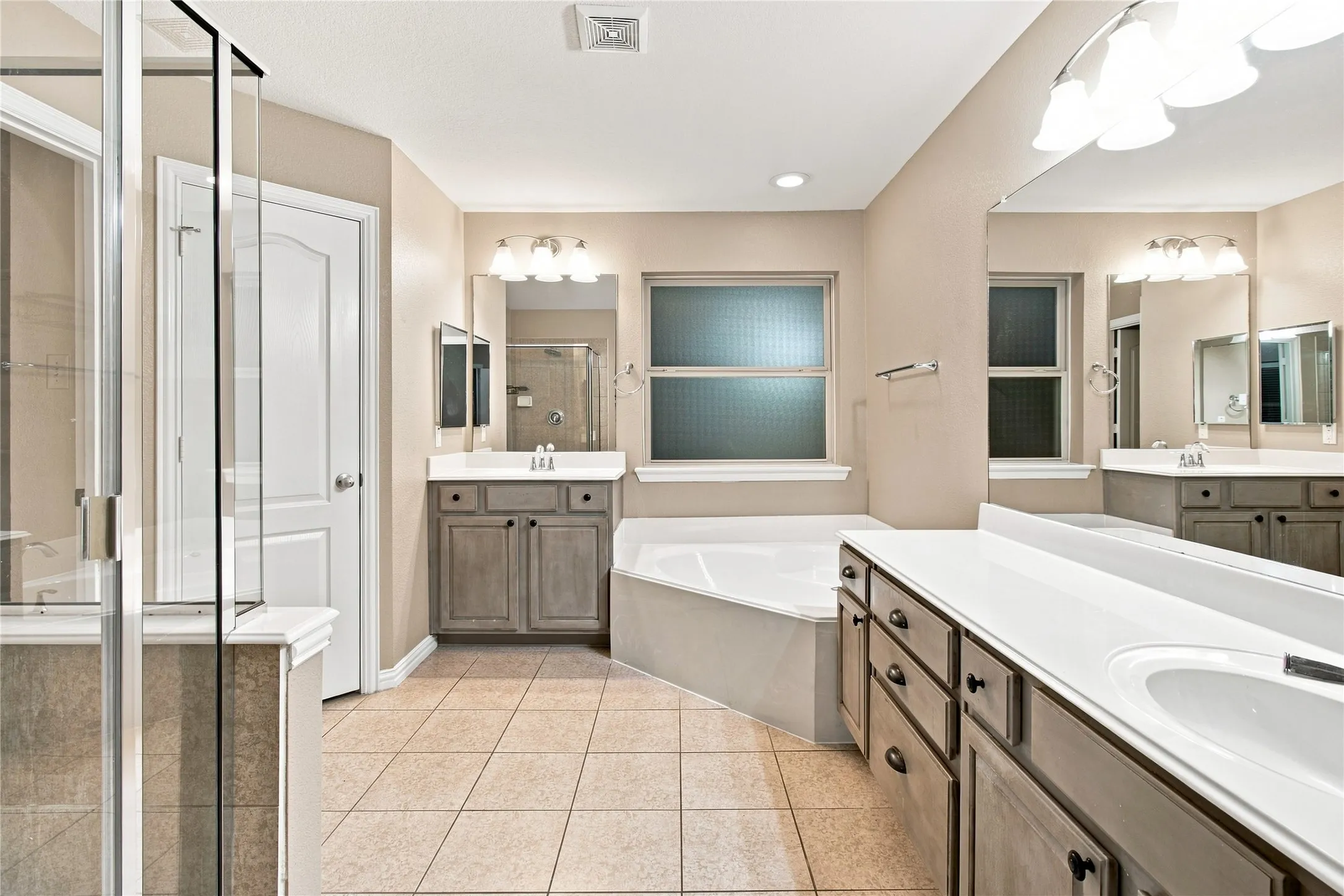 Single Family Residence For Rent in Tarrant County , 1105 Sunland Court, Mansfield, Texas 76063, 4 Bedroom, 2 Bathroom, 2 Garage spaces, 2,384 Sqft, built in 2009, mls#21374553, Real Estate Agent in Mansfield, Homes For Rent in Tarrant county, Homes For Rent in Mansfield, Realtor in Mansfield Texas, Real Estate Brokerage Independent Realty Texas, Luminita Cordes Realtor