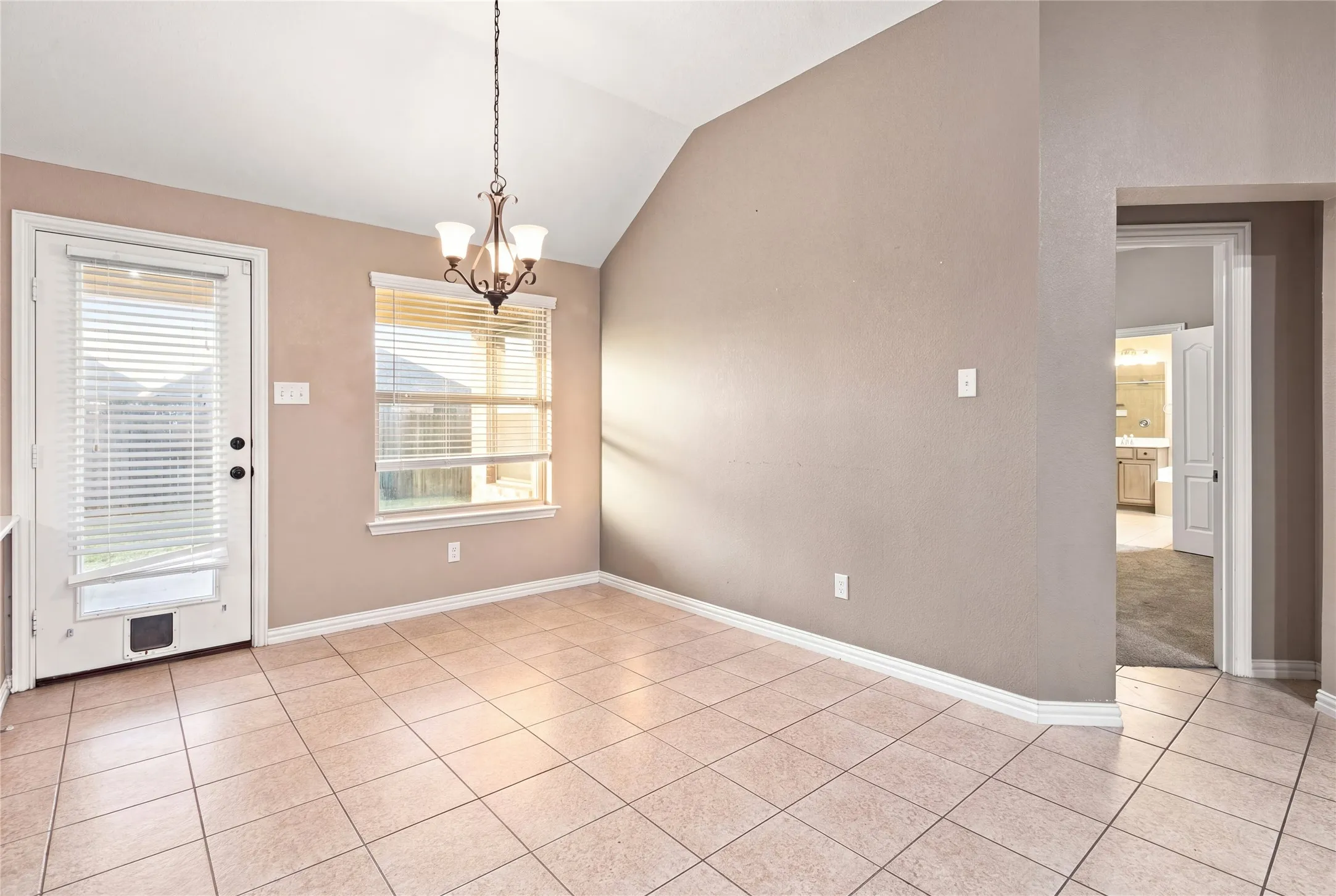 Single Family Residence For Rent in Tarrant County , 1105 Sunland Court, Mansfield, Texas 76063, 4 Bedroom, 2 Bathroom, 2 Garage spaces, 2,384 Sqft, built in 2009, mls#21374553, Real Estate Agent in Mansfield, Homes For Rent in Tarrant county, Homes For Rent in Mansfield, Realtor in Mansfield Texas, Real Estate Brokerage Independent Realty Texas, Luminita Cordes Realtor