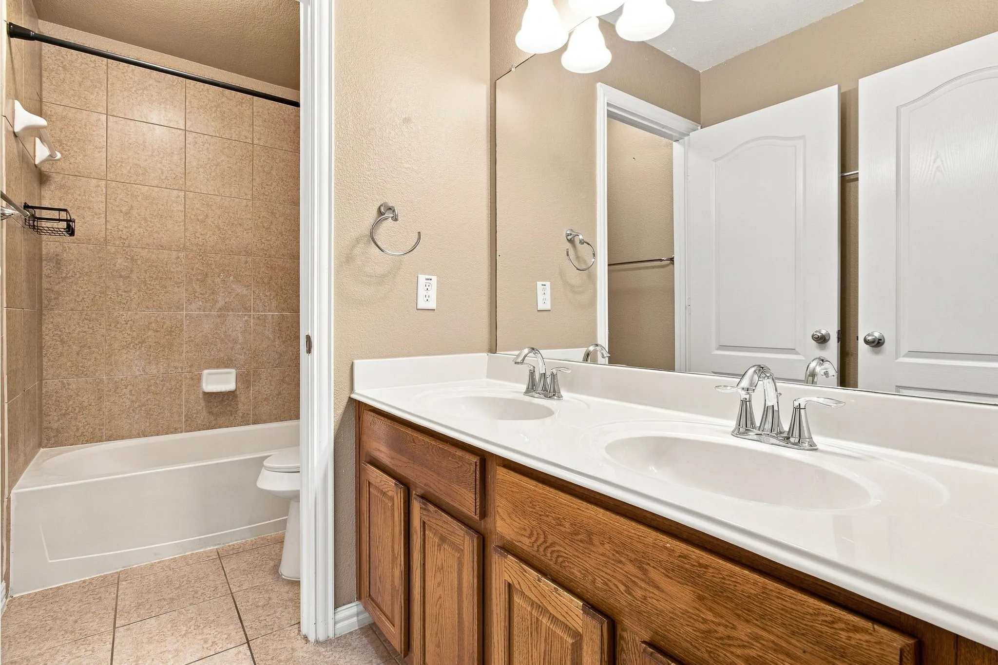 Single Family Residence For Rent in Tarrant County , 1105 Sunland Court, Mansfield, Texas 76063, 4 Bedroom, 2 Bathroom, 2 Garage spaces, 2,384 Sqft, built in 2009, mls#21374553, Real Estate Agent in Mansfield, Homes For Rent in Tarrant county, Homes For Rent in Mansfield, Realtor in Mansfield Texas, Real Estate Brokerage Independent Realty Texas, Luminita Cordes Realtor