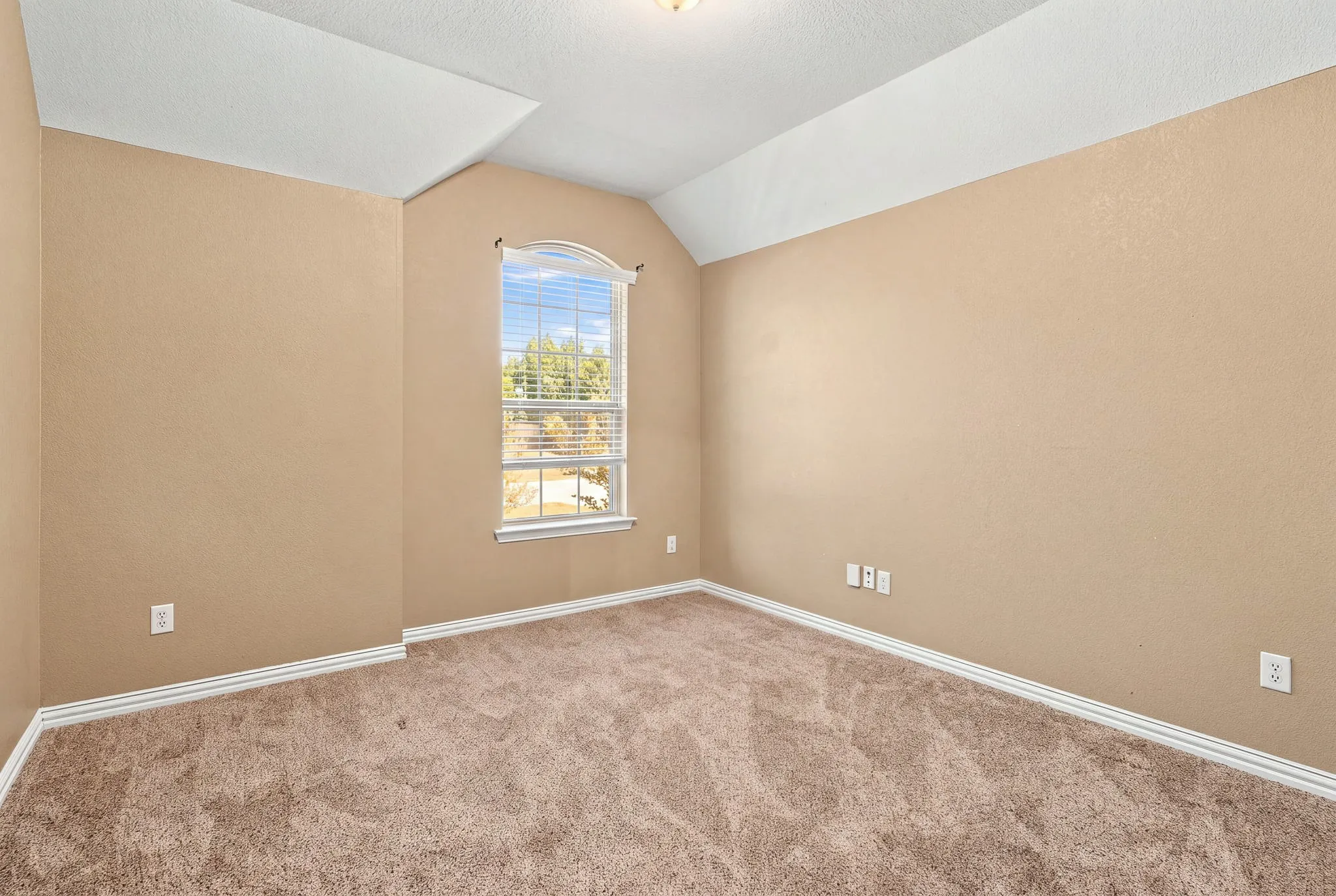 Single Family Residence For Rent in Tarrant County , 1105 Sunland Court, Mansfield, Texas 76063, 4 Bedroom, 2 Bathroom, 2 Garage spaces, 2,384 Sqft, built in 2009, mls#21374553, Real Estate Agent in Mansfield, Homes For Rent in Tarrant county, Homes For Rent in Mansfield, Realtor in Mansfield Texas, Real Estate Brokerage Independent Realty Texas, Luminita Cordes Realtor