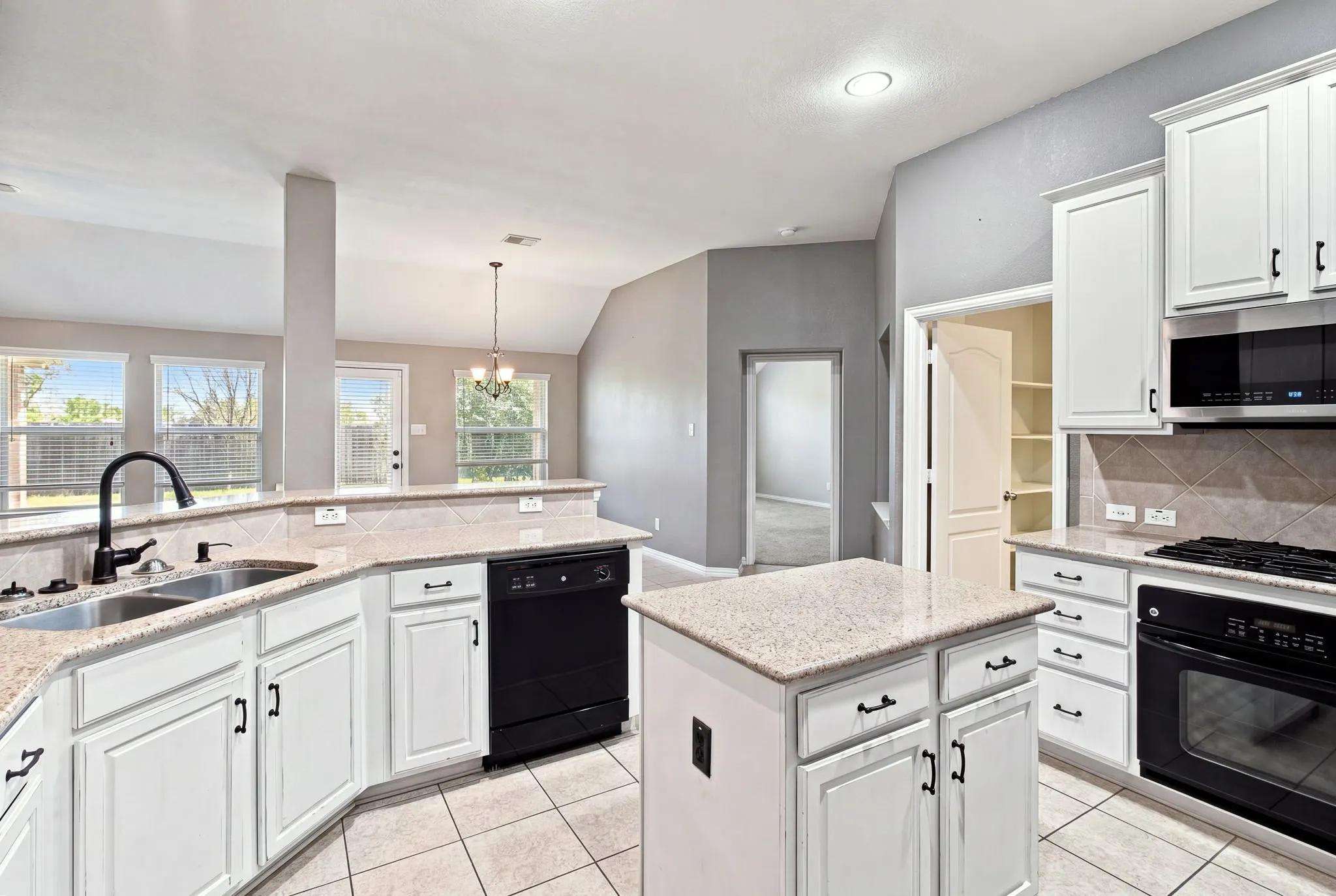 Single Family Residence For Rent in Tarrant County , 1105 Sunland Court, Mansfield, Texas 76063, 4 Bedroom, 2 Bathroom, 2 Garage spaces, 2,384 Sqft, built in 2009, mls#21374553, Real Estate Agent in Mansfield, Homes For Rent in Tarrant county, Homes For Rent in Mansfield, Realtor in Mansfield Texas, Real Estate Brokerage Independent Realty Texas, Luminita Cordes Realtor