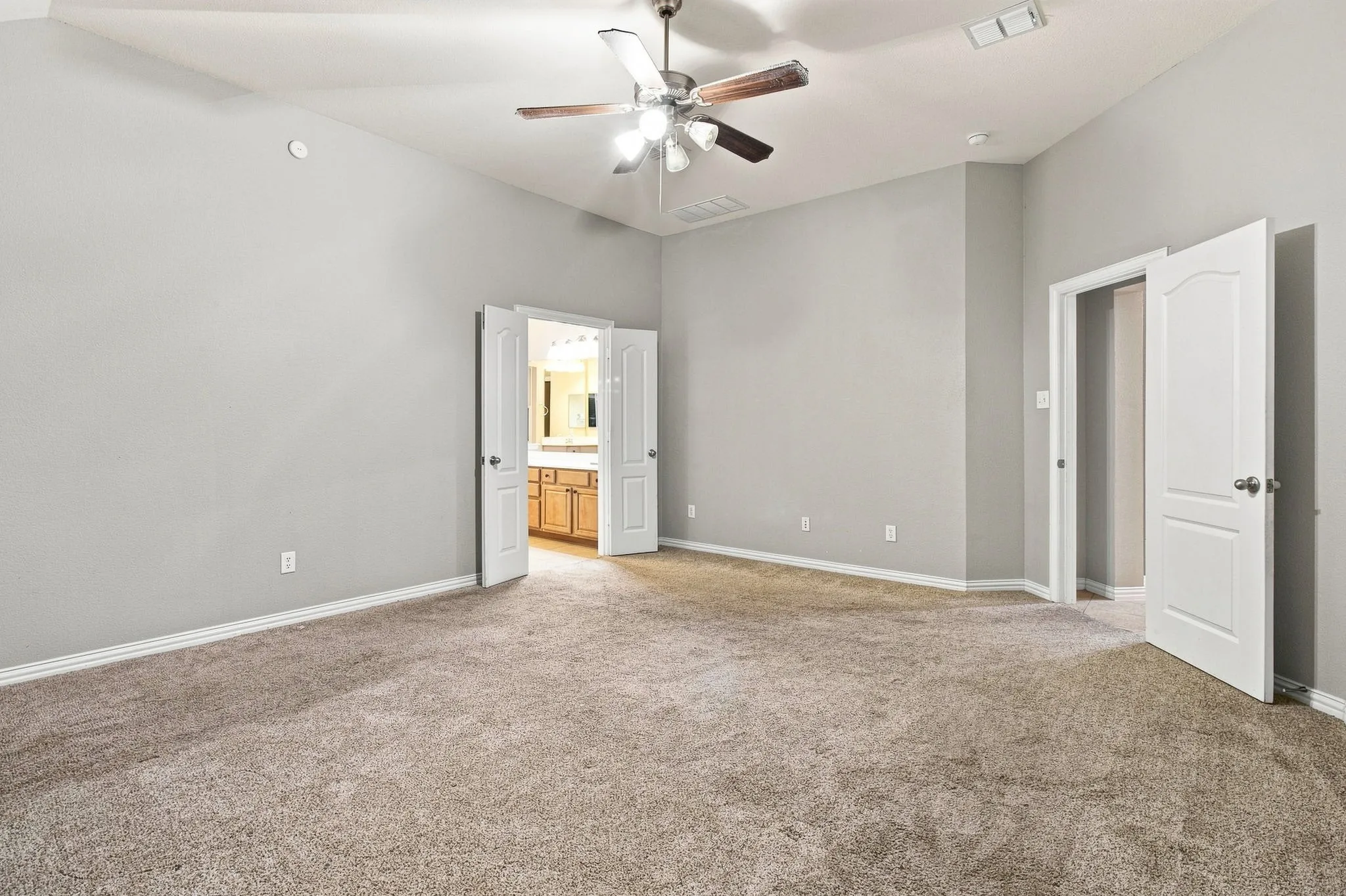 Single Family Residence For Rent in Tarrant County , 1105 Sunland Court, Mansfield, Texas 76063, 4 Bedroom, 2 Bathroom, 2 Garage spaces, 2,384 Sqft, built in 2009, mls#21374553, Real Estate Agent in Mansfield, Homes For Rent in Tarrant county, Homes For Rent in Mansfield, Realtor in Mansfield Texas, Real Estate Brokerage Independent Realty Texas, Luminita Cordes Realtor