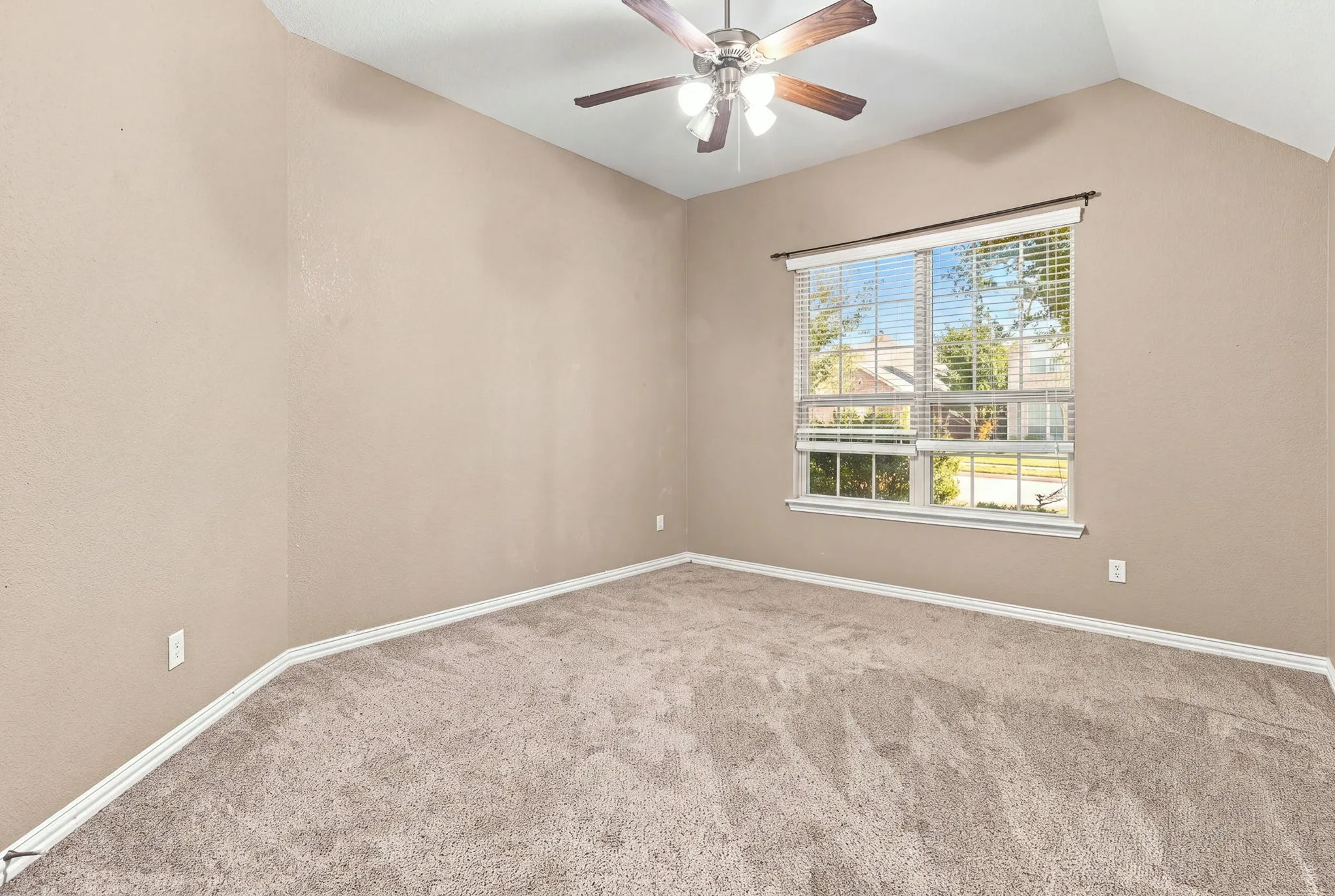 Single Family Residence For Rent in Tarrant County , 1105 Sunland Court, Mansfield, Texas 76063, 4 Bedroom, 2 Bathroom, 2 Garage spaces, 2,384 Sqft, built in 2009, mls#21374553, Real Estate Agent in Mansfield, Homes For Rent in Tarrant county, Homes For Rent in Mansfield, Realtor in Mansfield Texas, Real Estate Brokerage Independent Realty Texas, Luminita Cordes Realtor