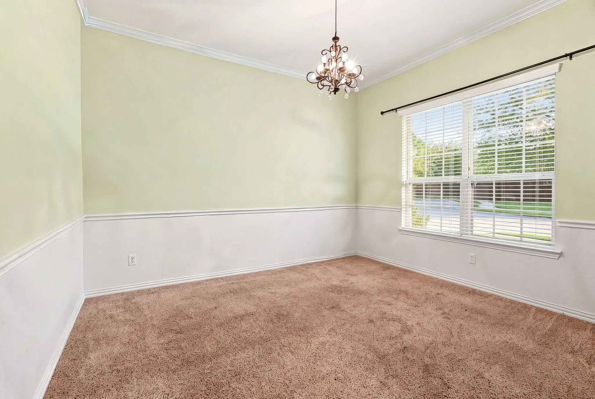Single Family Residence For Rent in Tarrant County , 1105 Sunland Court, Mansfield, Texas 76063, 4 Bedroom, 2 Bathroom, 2 Garage spaces, 2,384 Sqft, built in 2009, mls#21374553, Real Estate Agent in Mansfield, Homes For Rent in Tarrant county, Homes For Rent in Mansfield, Realtor in Mansfield Texas, Real Estate Brokerage Independent Realty Texas, Luminita Cordes Realtor