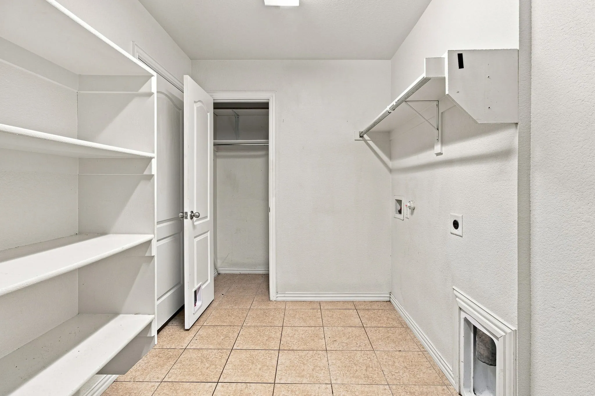 Single Family Residence For Rent in Tarrant County , 1105 Sunland Court, Mansfield, Texas 76063, 4 Bedroom, 2 Bathroom, 2 Garage spaces, 2,384 Sqft, built in 2009, mls#21374553, Real Estate Agent in Mansfield, Homes For Rent in Tarrant county, Homes For Rent in Mansfield, Realtor in Mansfield Texas, Real Estate Brokerage Independent Realty Texas, Luminita Cordes Realtor