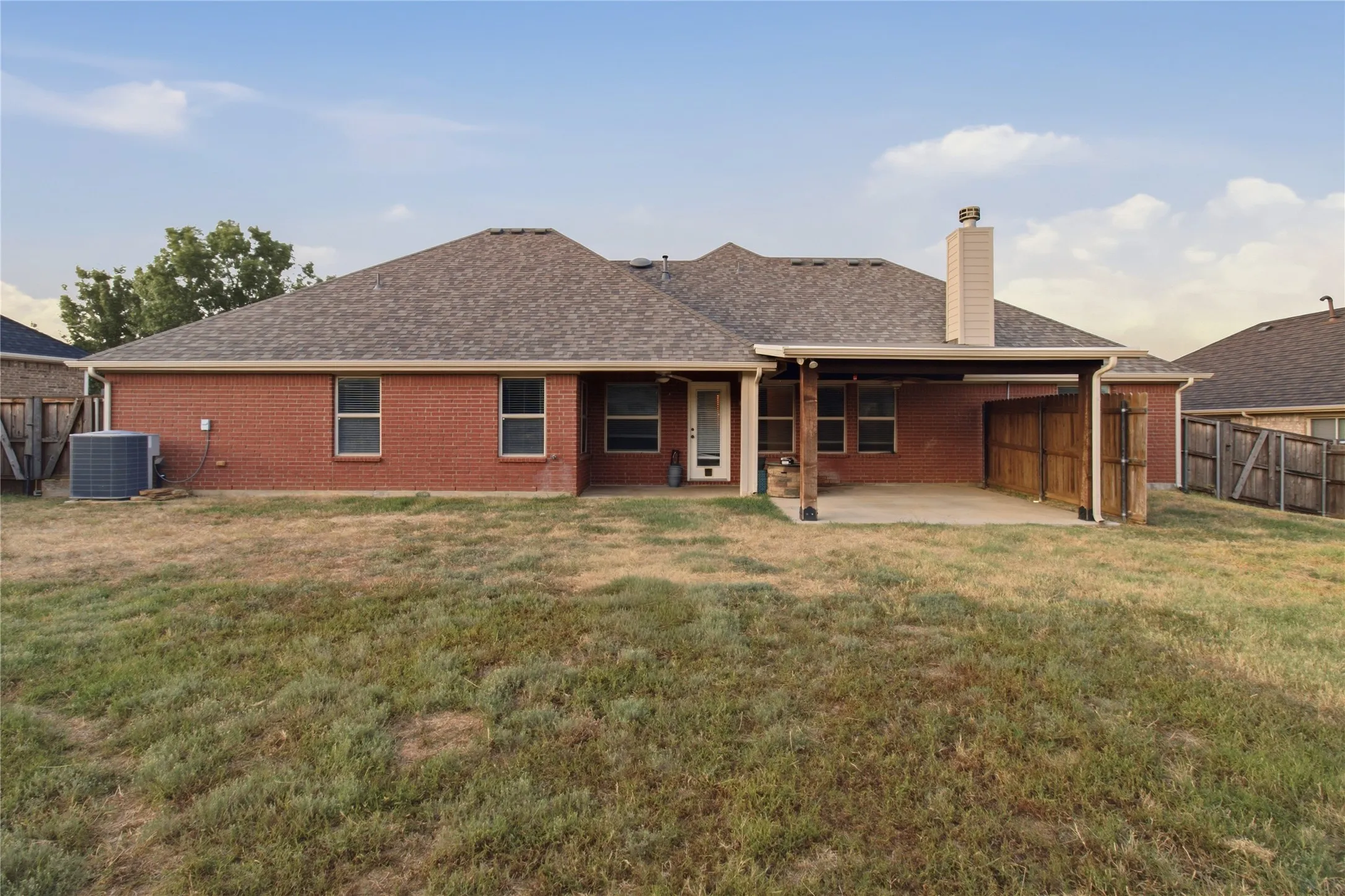 Single Family Residence For Rent in Tarrant County , 1105 Sunland Court, Mansfield, Texas 76063, 4 Bedroom, 2 Bathroom, 2 Garage spaces, 2,384 Sqft, built in 2009, mls#21374553, Real Estate Agent in Mansfield, Homes For Rent in Tarrant county, Homes For Rent in Mansfield, Realtor in Mansfield Texas, Real Estate Brokerage Independent Realty Texas, Luminita Cordes Realtor