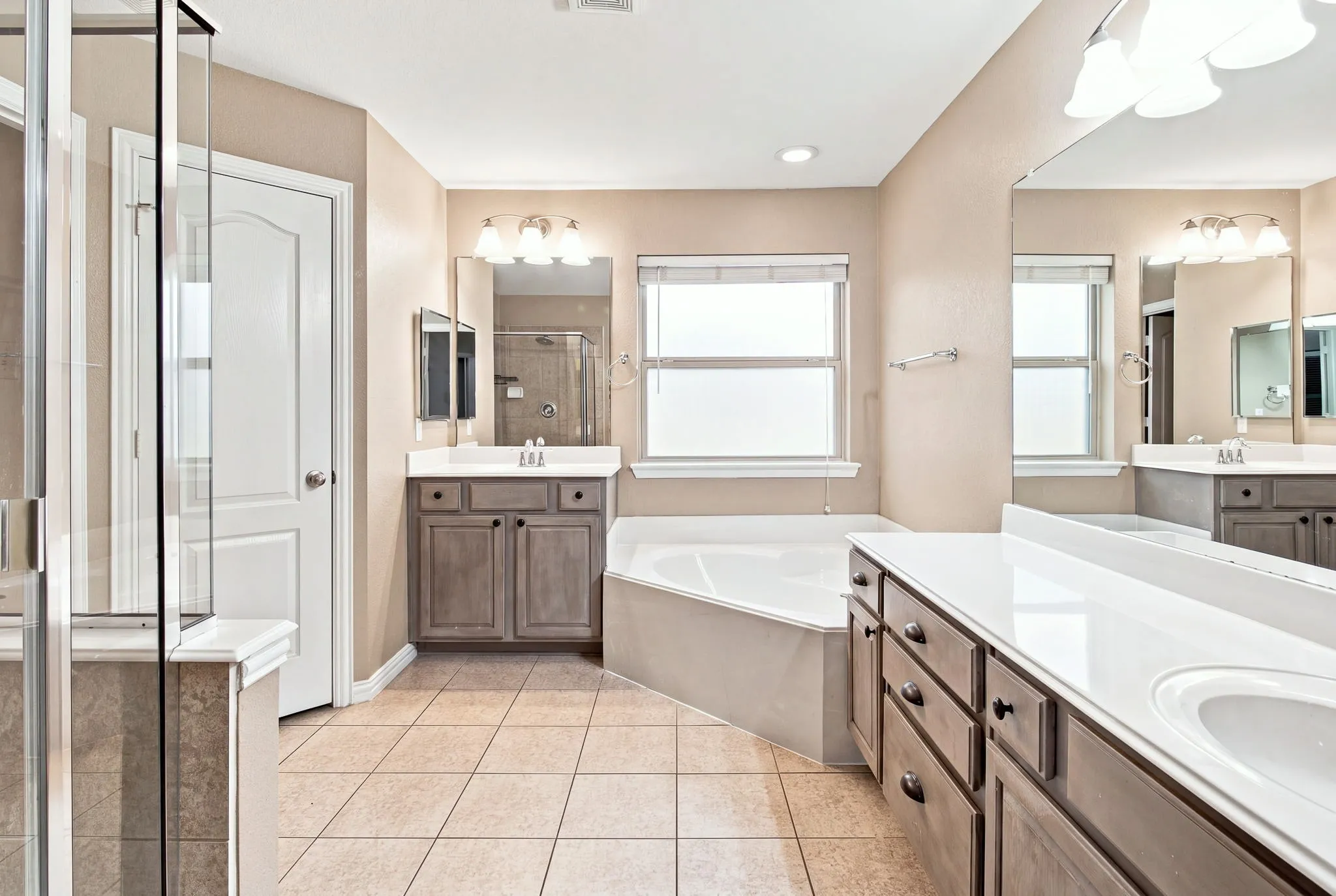 Single Family Residence For Rent in Tarrant County , 1105 Sunland Court, Mansfield, Texas 76063, 4 Bedroom, 2 Bathroom, 2 Garage spaces, 2,384 Sqft, built in 2009, mls#21374553, Real Estate Agent in Mansfield, Homes For Rent in Tarrant county, Homes For Rent in Mansfield, Realtor in Mansfield Texas, Real Estate Brokerage Independent Realty Texas, Luminita Cordes Realtor