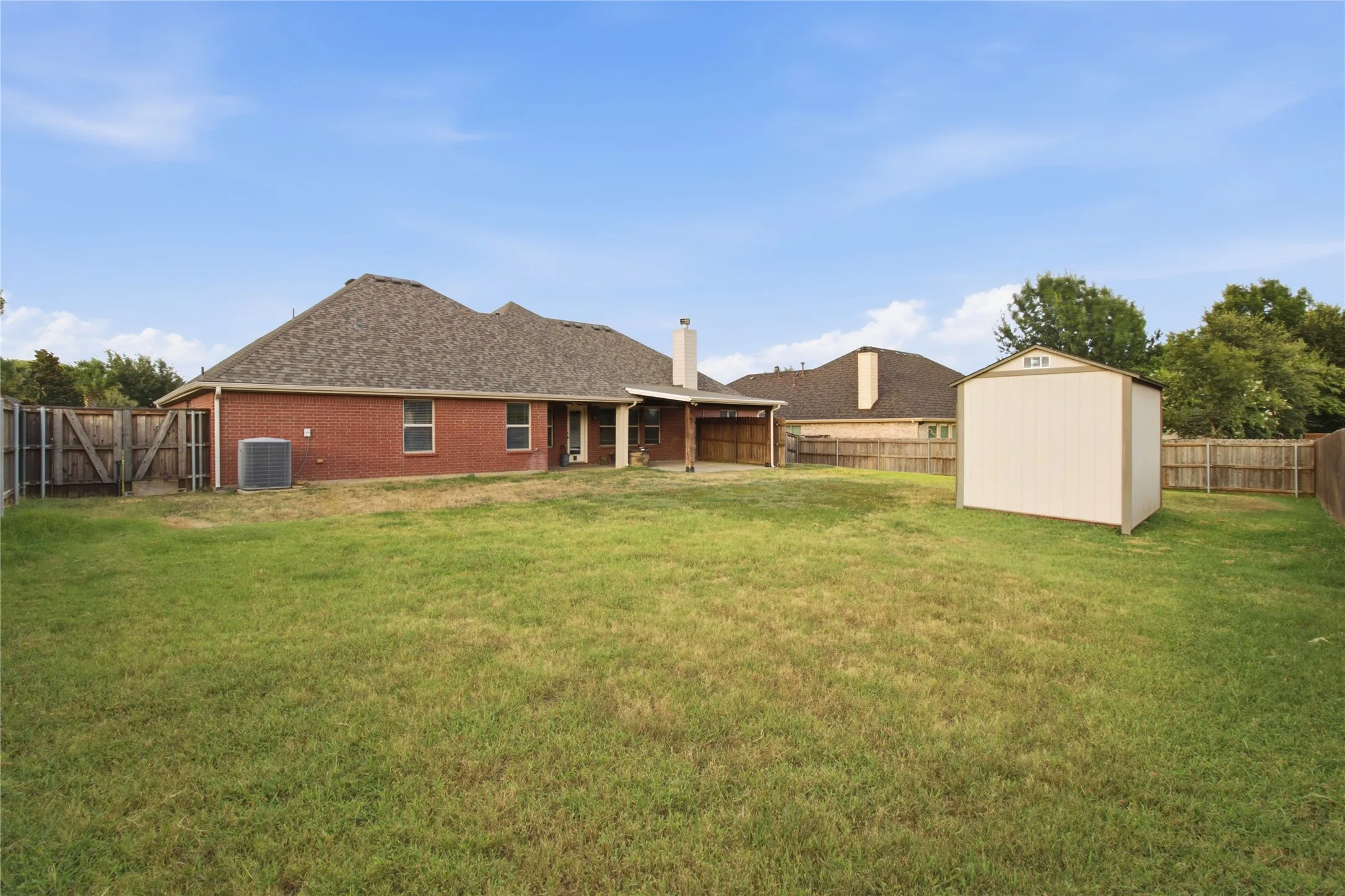 Single Family Residence For Rent in Tarrant County , 1105 Sunland Court, Mansfield, Texas 76063, 4 Bedroom, 2 Bathroom, 2 Garage spaces, 2,384 Sqft, built in 2009, mls#21374553, Real Estate Agent in Mansfield, Homes For Rent in Tarrant county, Homes For Rent in Mansfield, Realtor in Mansfield Texas, Real Estate Brokerage Independent Realty Texas, Luminita Cordes Realtor