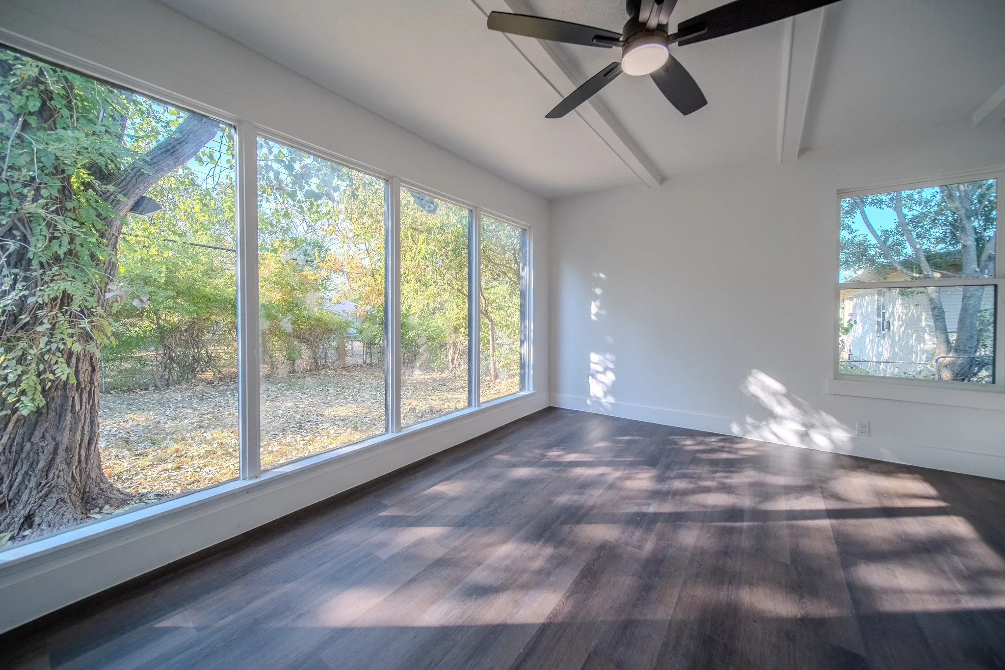 Single Family Residence For Sale in Dallas County , 1530 Hillcrest Street, Mesquite, Texas 75149, 4 Bedroom, 3 Bathroom, Garage spaces, 1,485 Sqft, built in 1955, mls#21374327, Real Estate Agent in Mesquite, Homes For Sale in Dallas county, Homes For Sale in Mesquite, Realtor in Mesquite Texas, Real Estate Brokerage Independent Realty Texas, Luminita Cordes Realtor