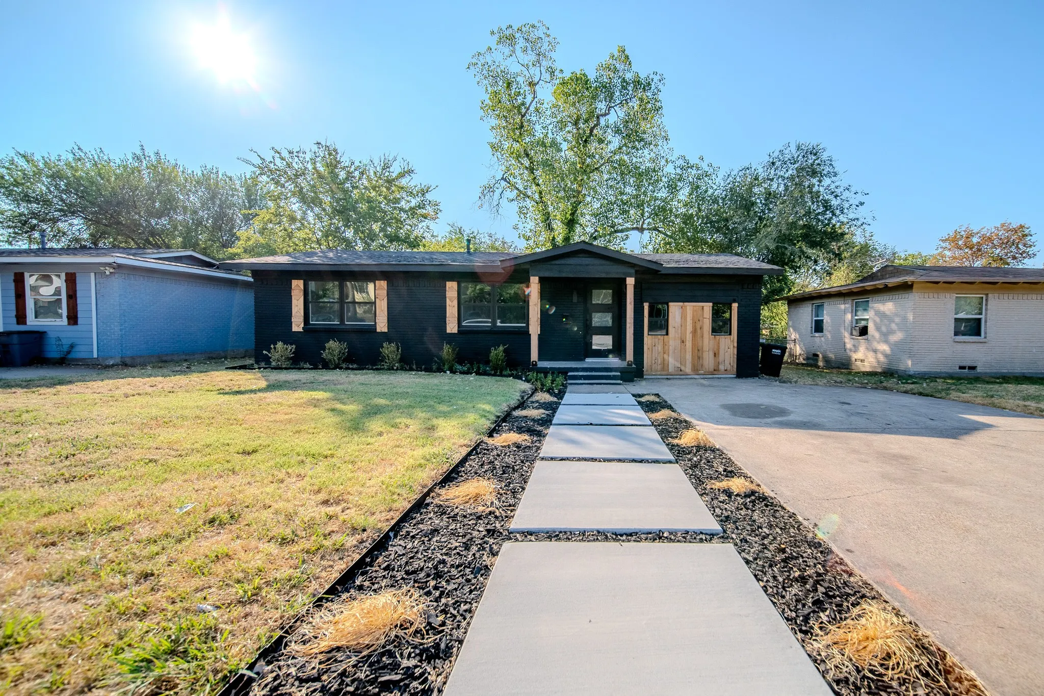 Single Family Residence For Sale in Dallas County , 1530 Hillcrest Street, Mesquite, Texas 75149, 4 Bedroom, 3 Bathroom, Garage spaces, 1,485 Sqft, built in 1955, mls#21374327, Real Estate Agent in Mesquite, Homes For Sale in Dallas county, Homes For Sale in Mesquite, Realtor in Mesquite Texas, Real Estate Brokerage Independent Realty Texas, Luminita Cordes Realtor