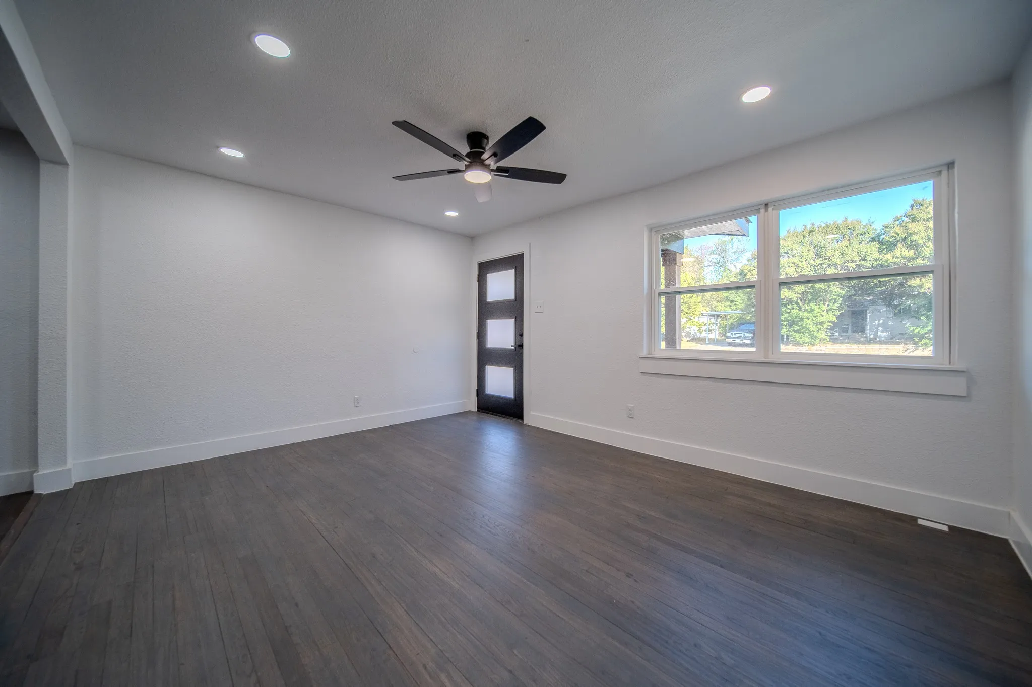 Single Family Residence For Sale in Dallas County , 1530 Hillcrest Street, Mesquite, Texas 75149, 4 Bedroom, 3 Bathroom, Garage spaces, 1,485 Sqft, built in 1955, mls#21374327, Real Estate Agent in Mesquite, Homes For Sale in Dallas county, Homes For Sale in Mesquite, Realtor in Mesquite Texas, Real Estate Brokerage Independent Realty Texas, Luminita Cordes Realtor