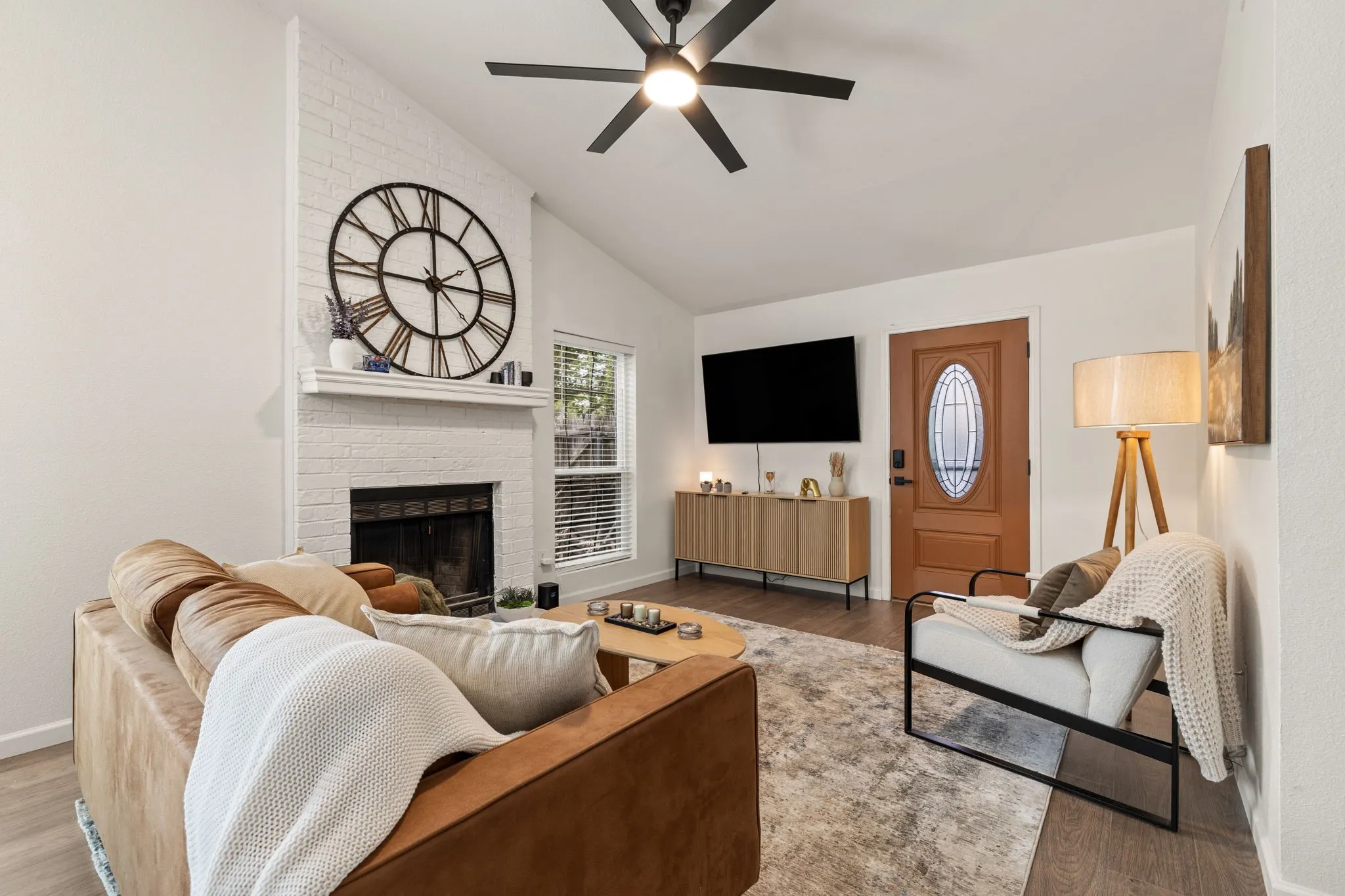 Single Family Residence For Sale in Dallas County , 834 Versailles Drive, Mesquite, Texas 75149, 2 Bedroom, 2 Bathroom, Garage spaces, 1,125 Sqft, built in 1984, mls#21373873, Real Estate Agent in Mesquite, Homes For Sale in Dallas county, Homes For Sale in Mesquite, Realtor in Mesquite Texas, Real Estate Brokerage Independent Realty Texas, Luminita Cordes Realtor