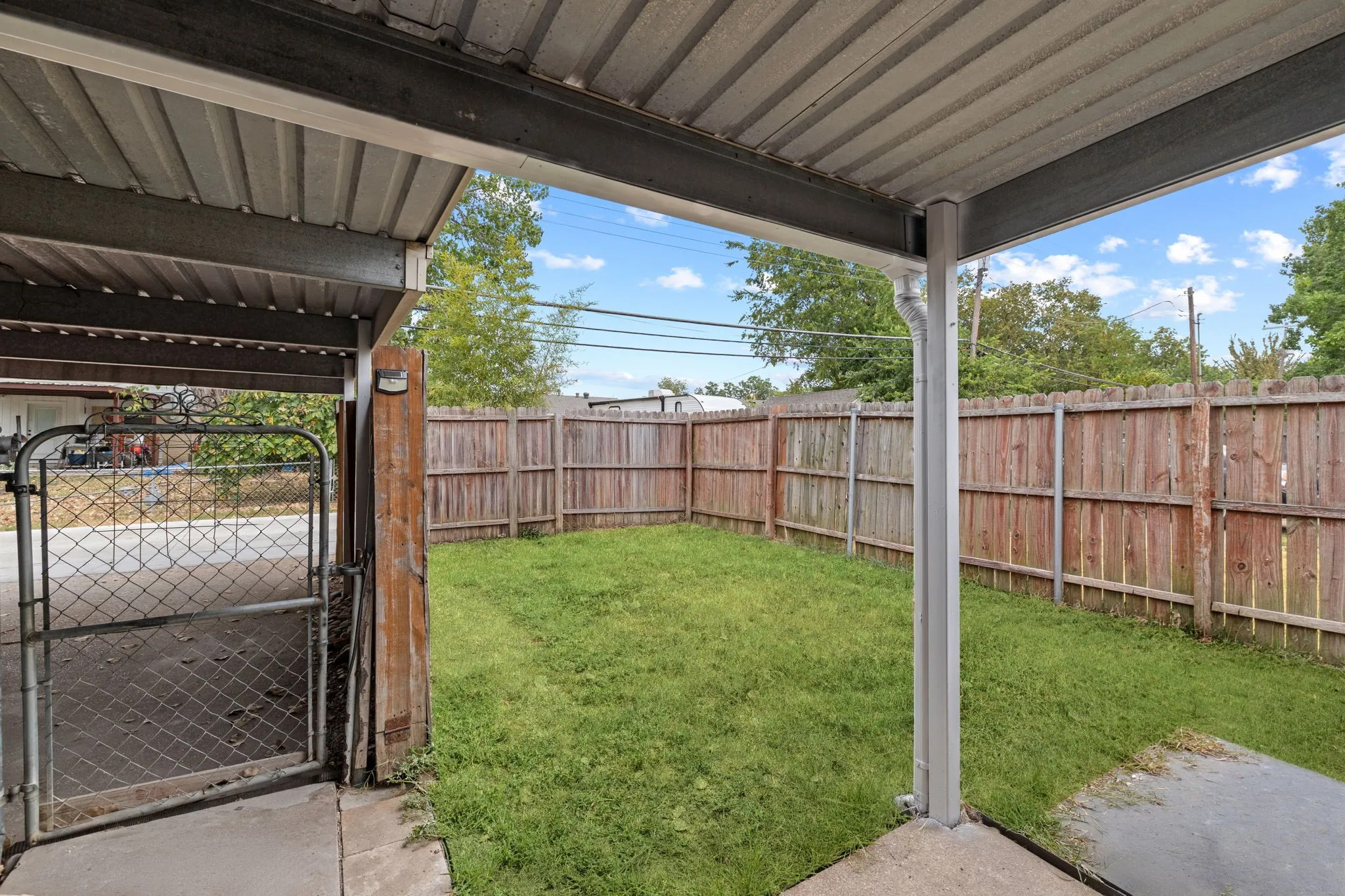 Single Family Residence For Sale in Dallas County , 834 Versailles Drive, Mesquite, Texas 75149, 2 Bedroom, 2 Bathroom, Garage spaces, 1,125 Sqft, built in 1984, mls#21373873, Real Estate Agent in Mesquite, Homes For Sale in Dallas county, Homes For Sale in Mesquite, Realtor in Mesquite Texas, Real Estate Brokerage Independent Realty Texas, Luminita Cordes Realtor
