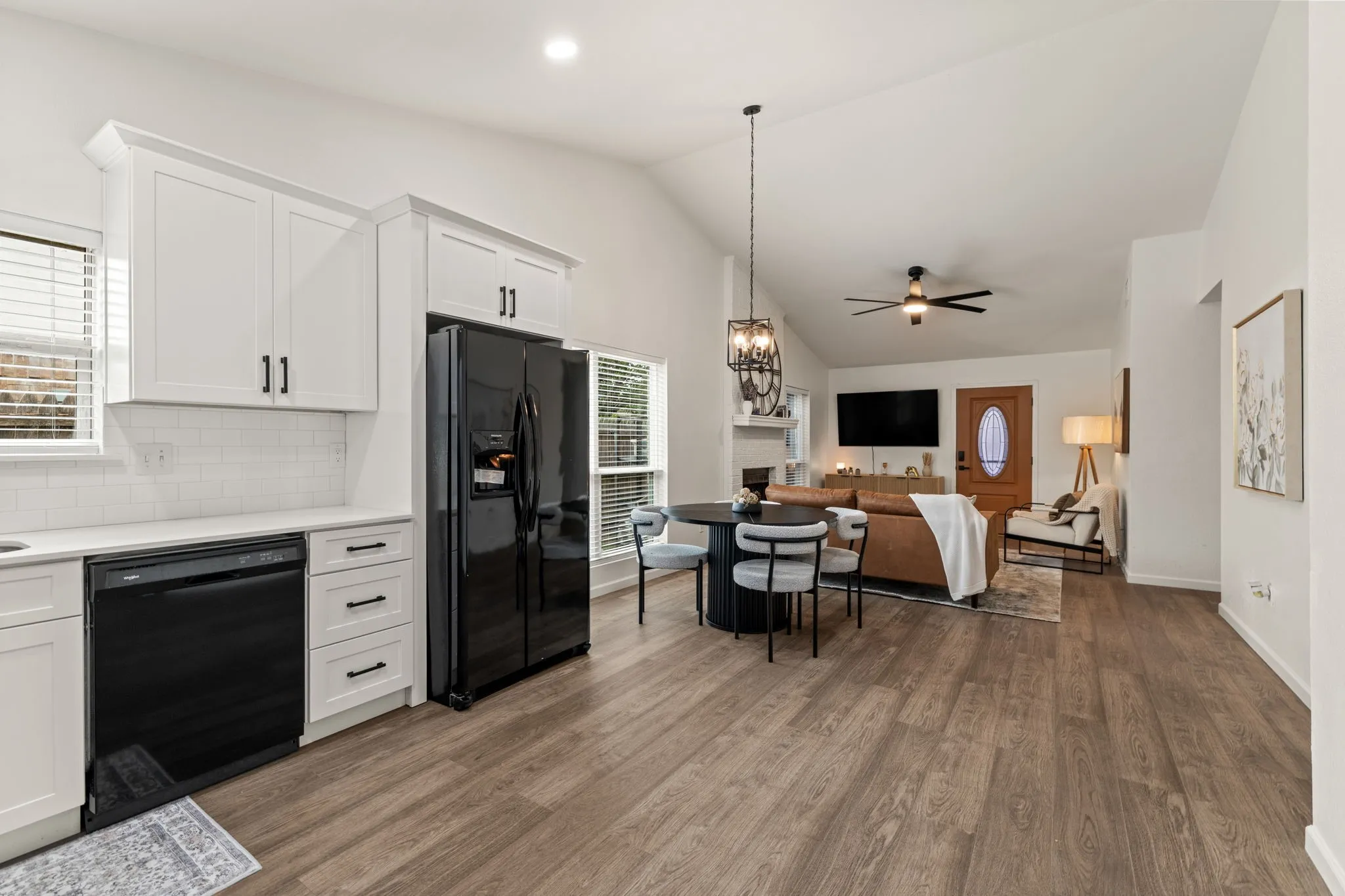 Single Family Residence For Sale in Dallas County , 834 Versailles Drive, Mesquite, Texas 75149, 2 Bedroom, 2 Bathroom, Garage spaces, 1,125 Sqft, built in 1984, mls#21373873, Real Estate Agent in Mesquite, Homes For Sale in Dallas county, Homes For Sale in Mesquite, Realtor in Mesquite Texas, Real Estate Brokerage Independent Realty Texas, Luminita Cordes Realtor