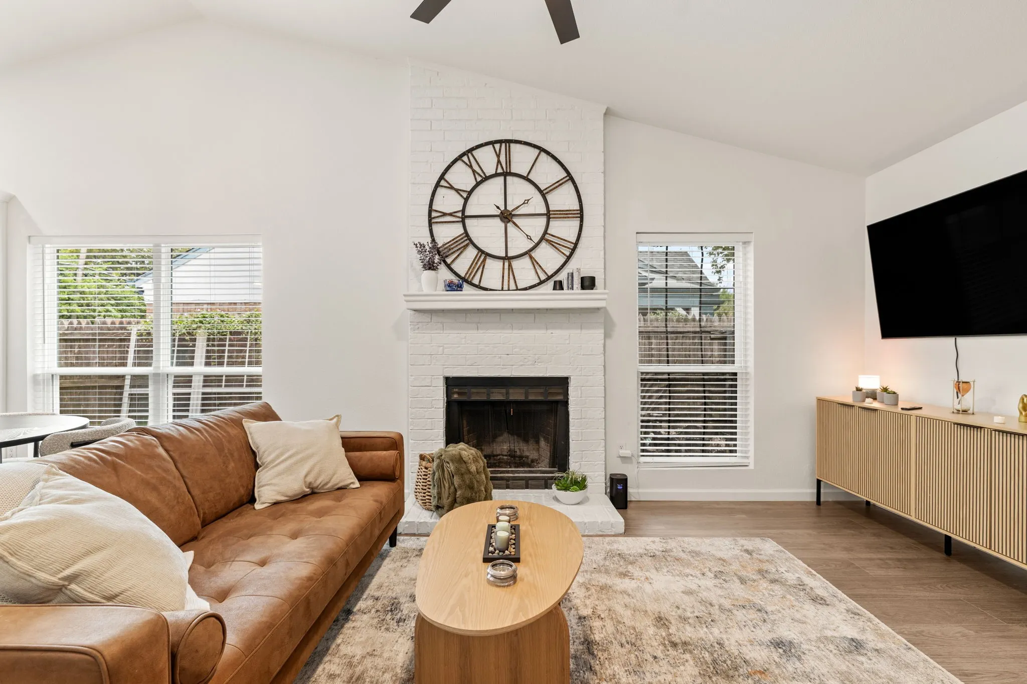 Single Family Residence For Sale in Dallas County , 834 Versailles Drive, Mesquite, Texas 75149, 2 Bedroom, 2 Bathroom, Garage spaces, 1,125 Sqft, built in 1984, mls#21373873, Real Estate Agent in Mesquite, Homes For Sale in Dallas county, Homes For Sale in Mesquite, Realtor in Mesquite Texas, Real Estate Brokerage Independent Realty Texas, Luminita Cordes Realtor