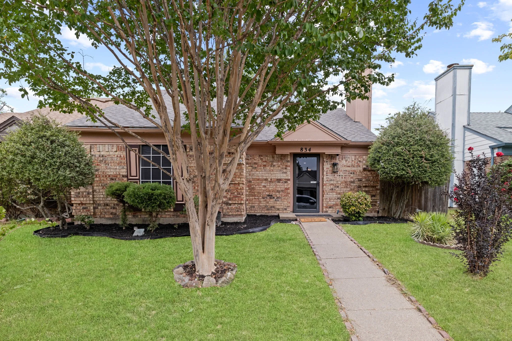 Single Family Residence For Sale in Dallas County , 834 Versailles Drive, Mesquite, Texas 75149, 2 Bedroom, 2 Bathroom, Garage spaces, 1,125 Sqft, built in 1984, mls#21373873, Real Estate Agent in Mesquite, Homes For Sale in Dallas county, Homes For Sale in Mesquite, Realtor in Mesquite Texas, Real Estate Brokerage Independent Realty Texas, Luminita Cordes Realtor