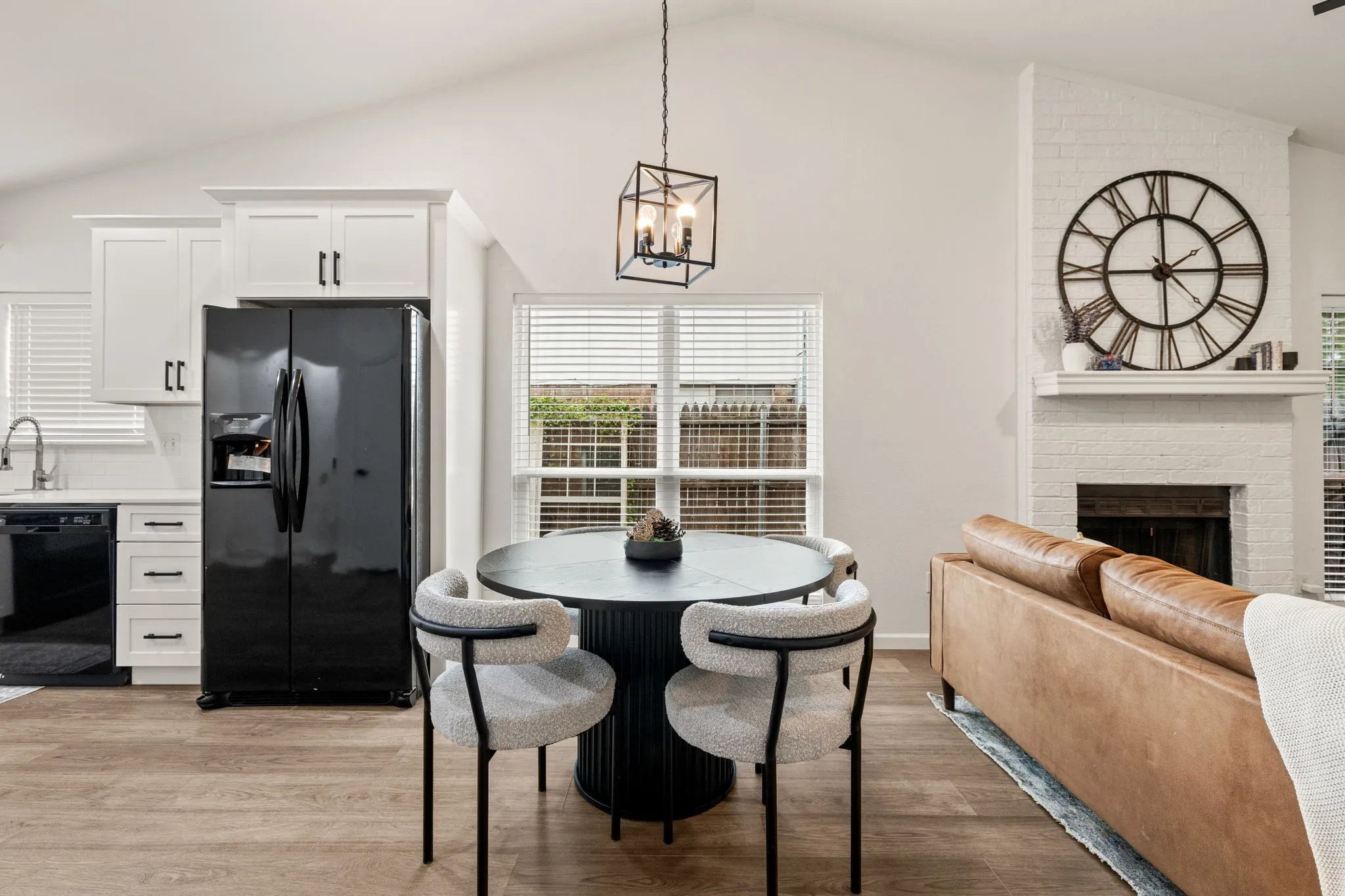 Single Family Residence For Sale in Dallas County , 834 Versailles Drive, Mesquite, Texas 75149, 2 Bedroom, 2 Bathroom, Garage spaces, 1,125 Sqft, built in 1984, mls#21373873, Real Estate Agent in Mesquite, Homes For Sale in Dallas county, Homes For Sale in Mesquite, Realtor in Mesquite Texas, Real Estate Brokerage Independent Realty Texas, Luminita Cordes Realtor