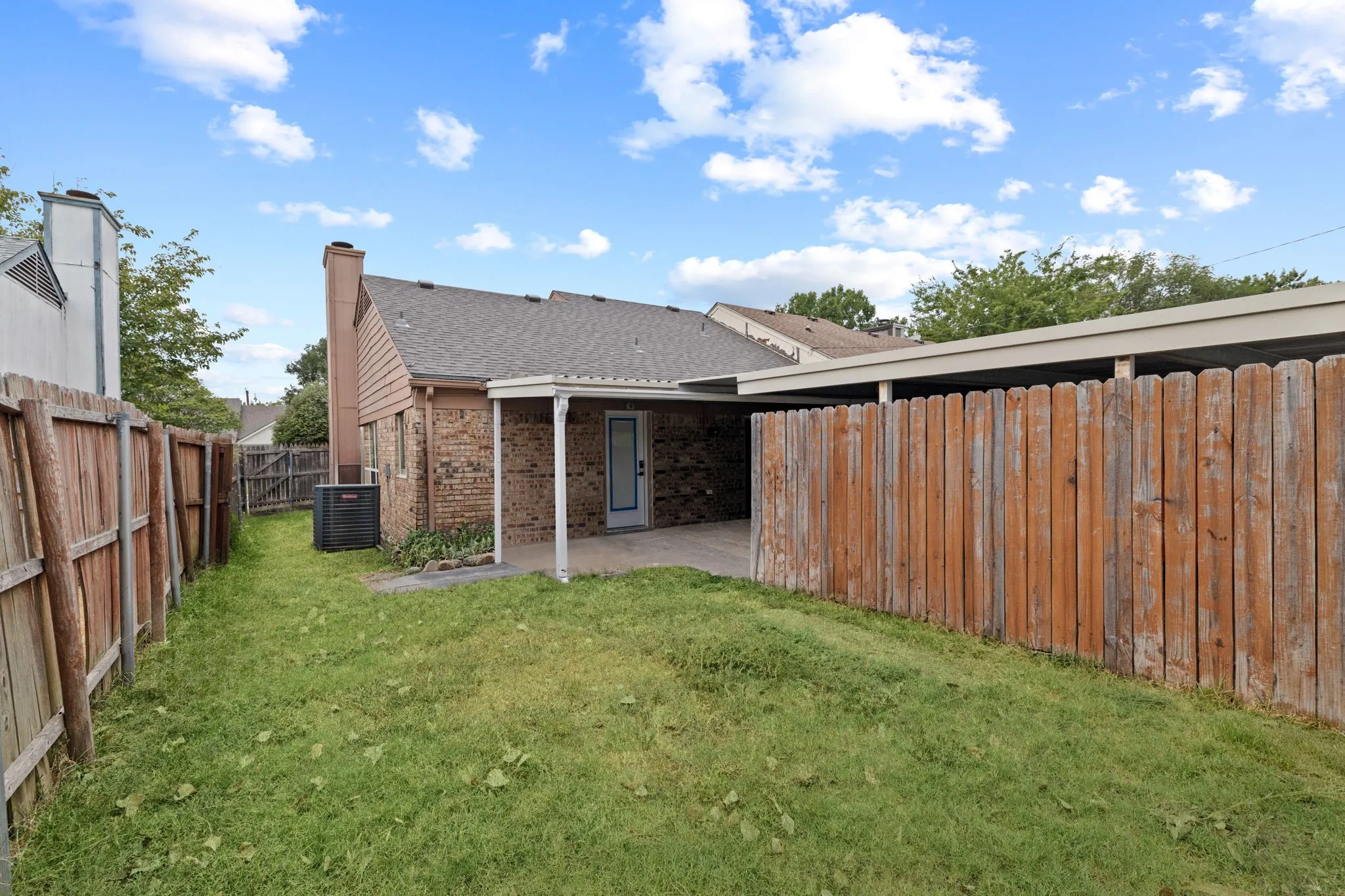 Single Family Residence For Sale in Dallas County , 834 Versailles Drive, Mesquite, Texas 75149, 2 Bedroom, 2 Bathroom, Garage spaces, 1,125 Sqft, built in 1984, mls#21373873, Real Estate Agent in Mesquite, Homes For Sale in Dallas county, Homes For Sale in Mesquite, Realtor in Mesquite Texas, Real Estate Brokerage Independent Realty Texas, Luminita Cordes Realtor