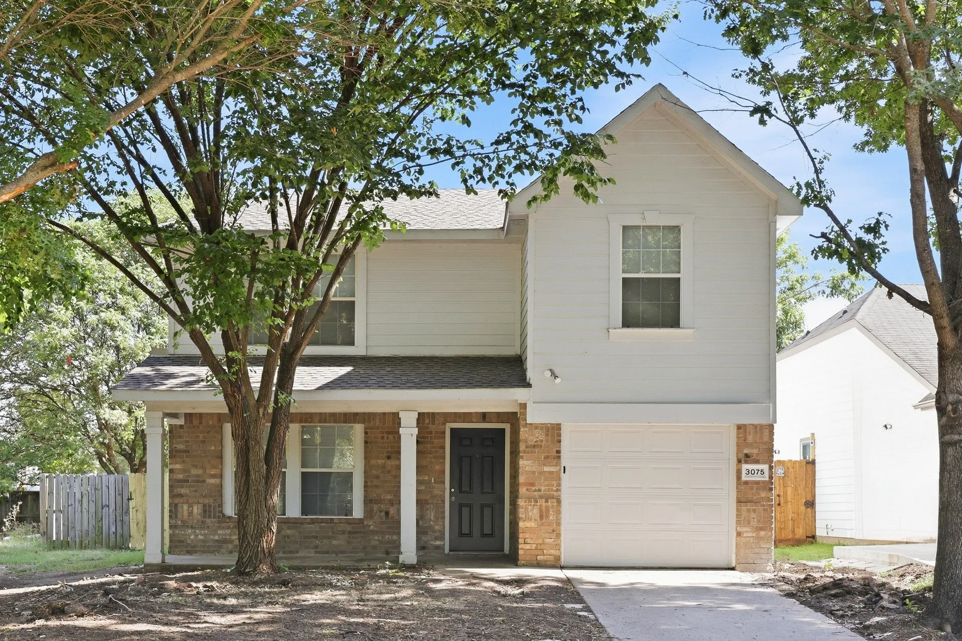 Single Family Residence For Rent in Dallas County , 3075 Saint Nicholas Drive, Dallas, Texas 75233, 4 Bedroom, 2 Bathroom, 1 Garage spaces, 2,288 Sqft, built in 2003, mls#21374563, Real Estate Agent in Dallas, Homes For Rent in Dallas county, Homes For Rent in Dallas, Realtor in Dallas Texas, Real Estate Brokerage Independent Realty Texas, Luminita Cordes Realtor