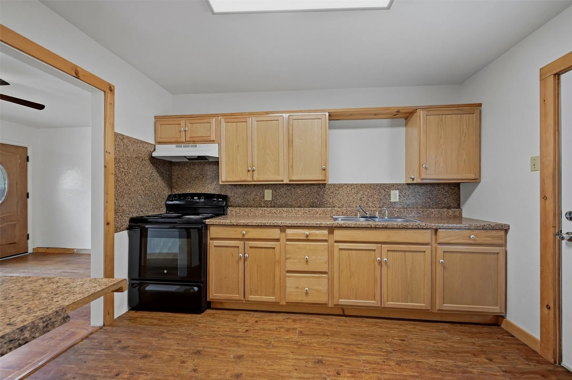 Single Family Residence For Sale in Grayson County , 111 Atkinson Drive, Sherman, Texas 75092, 3 Bedroom, 1 Bathroom, 1 Garage spaces, 1,048 Sqft, built in 1955, mls#21374011, Real Estate Agent in Sherman, Homes For Sale in Grayson county, Homes For Sale in Sherman, Realtor in Sherman Texas, Real Estate Brokerage Independent Realty Texas, Luminita Cordes Realtor